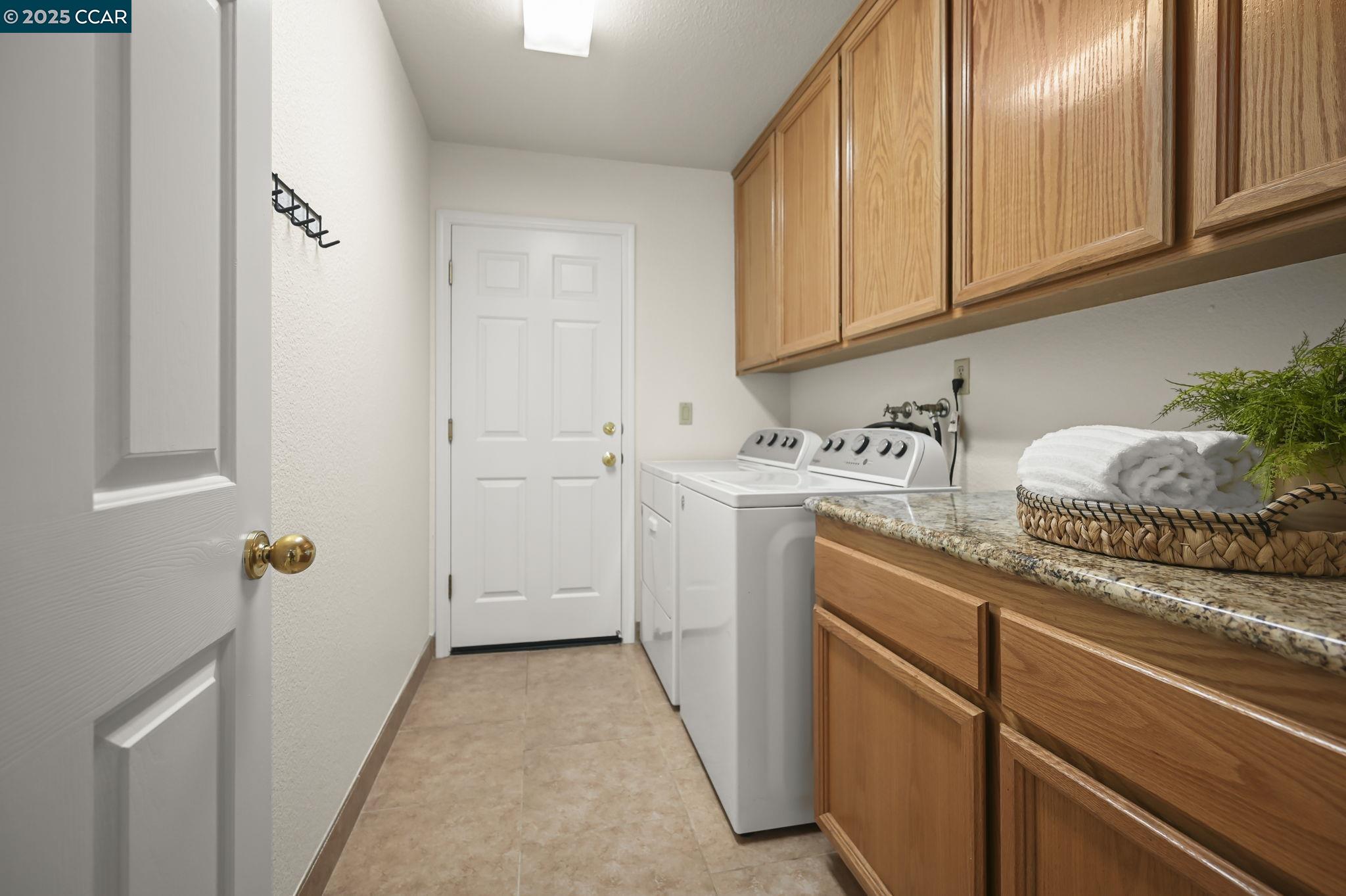 Detail Gallery Image 15 of 47 For 3705 Rose Rock Cir, Pleasanton,  CA 94588 - 4 Beds | 2/1 Baths