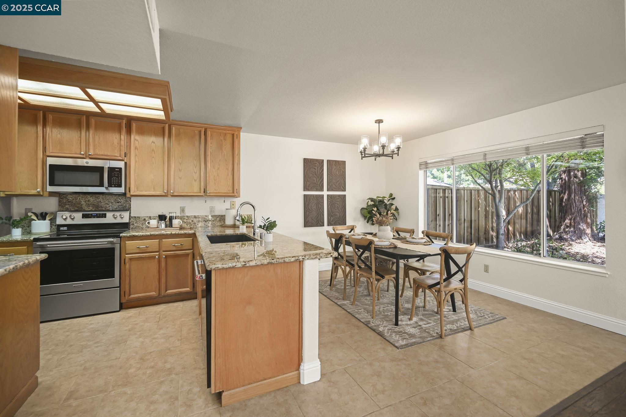 Detail Gallery Image 7 of 47 For 3705 Rose Rock Cir, Pleasanton,  CA 94588 - 4 Beds | 2/1 Baths