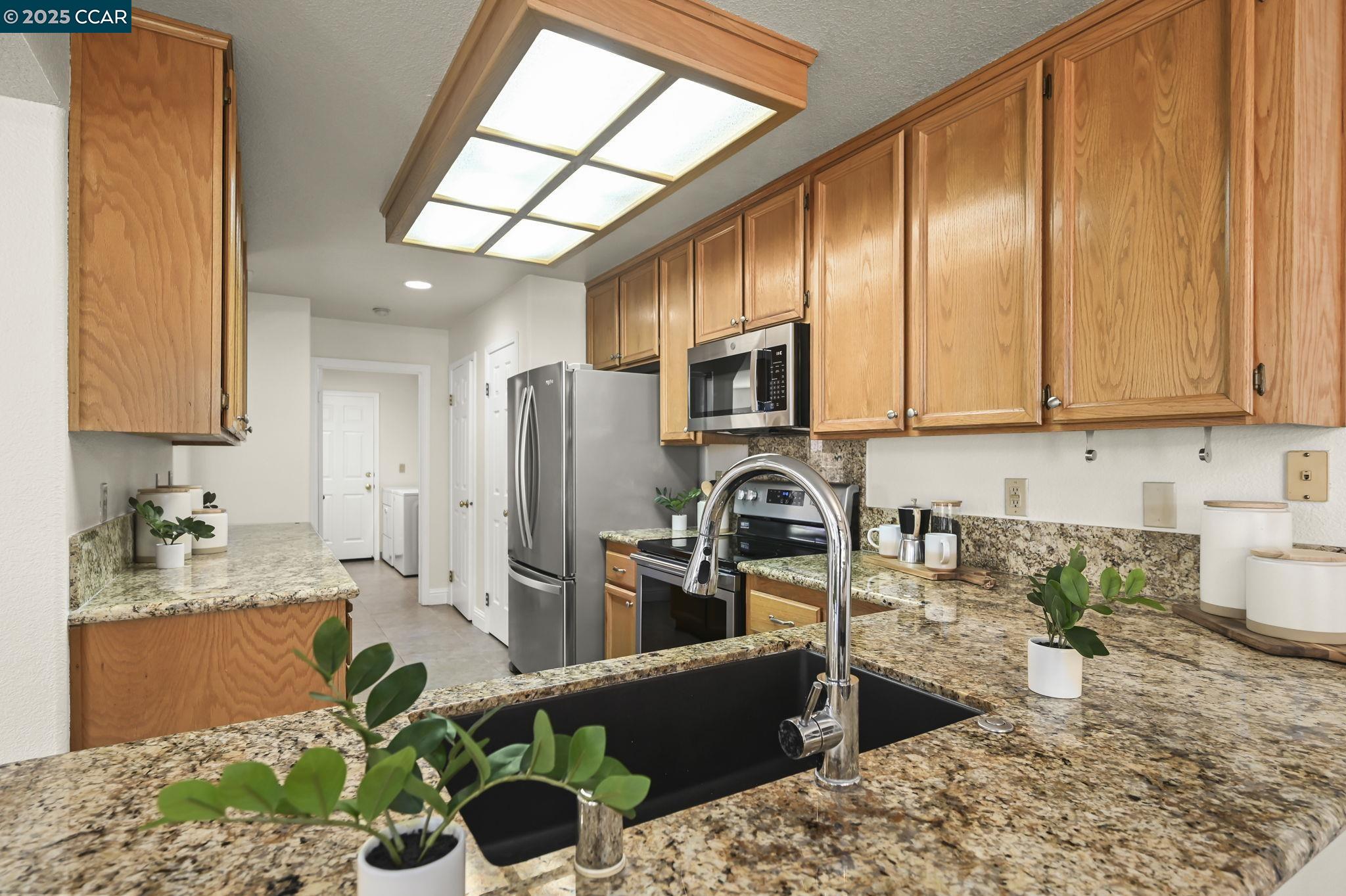 Detail Gallery Image 9 of 47 For 3705 Rose Rock Cir, Pleasanton,  CA 94588 - 4 Beds | 2/1 Baths