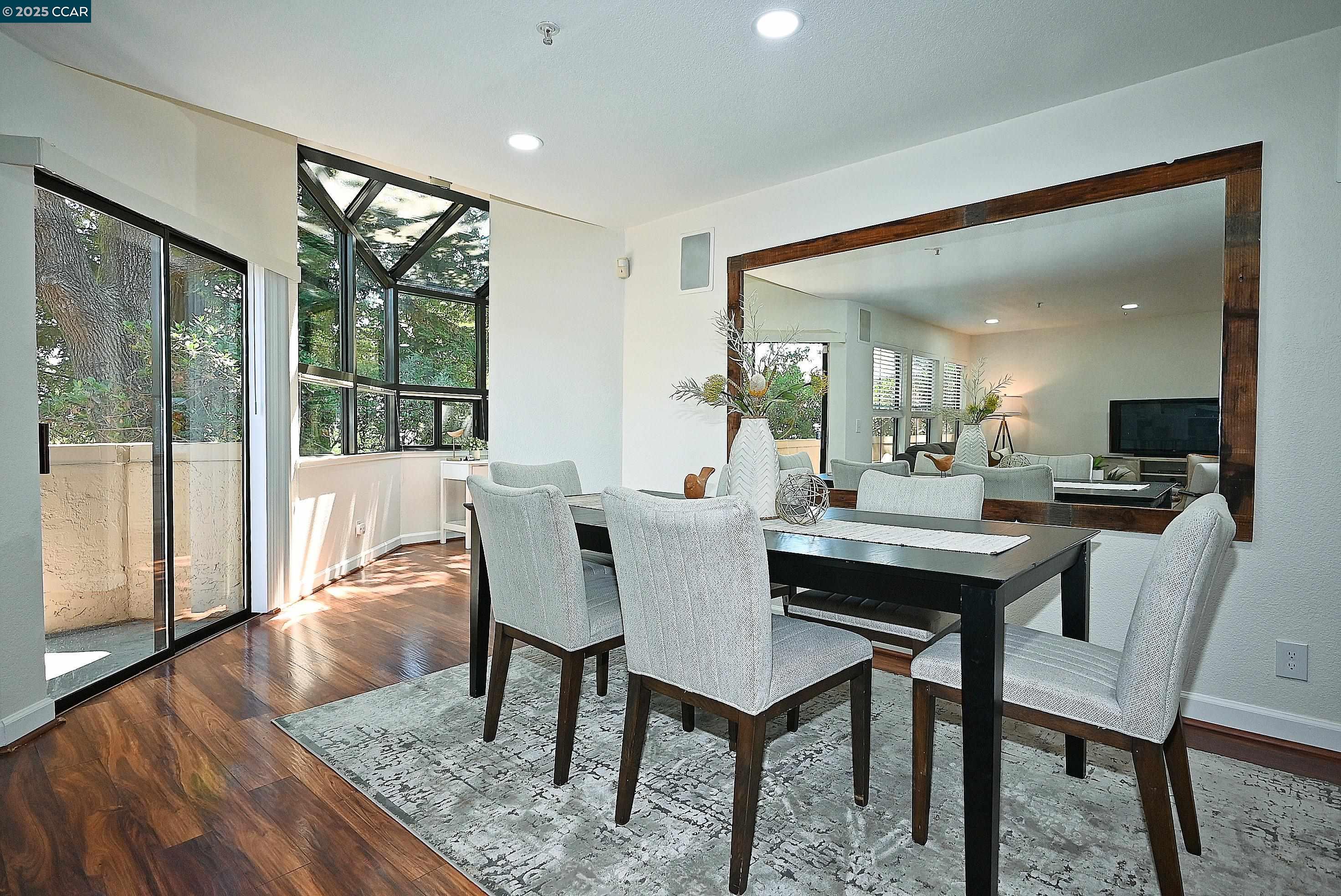 Detail Gallery Image 12 of 43 For 3279 Mt Diablo Ct #1,  Lafayette,  CA 94549 - 2 Beds | 2/1 Baths
