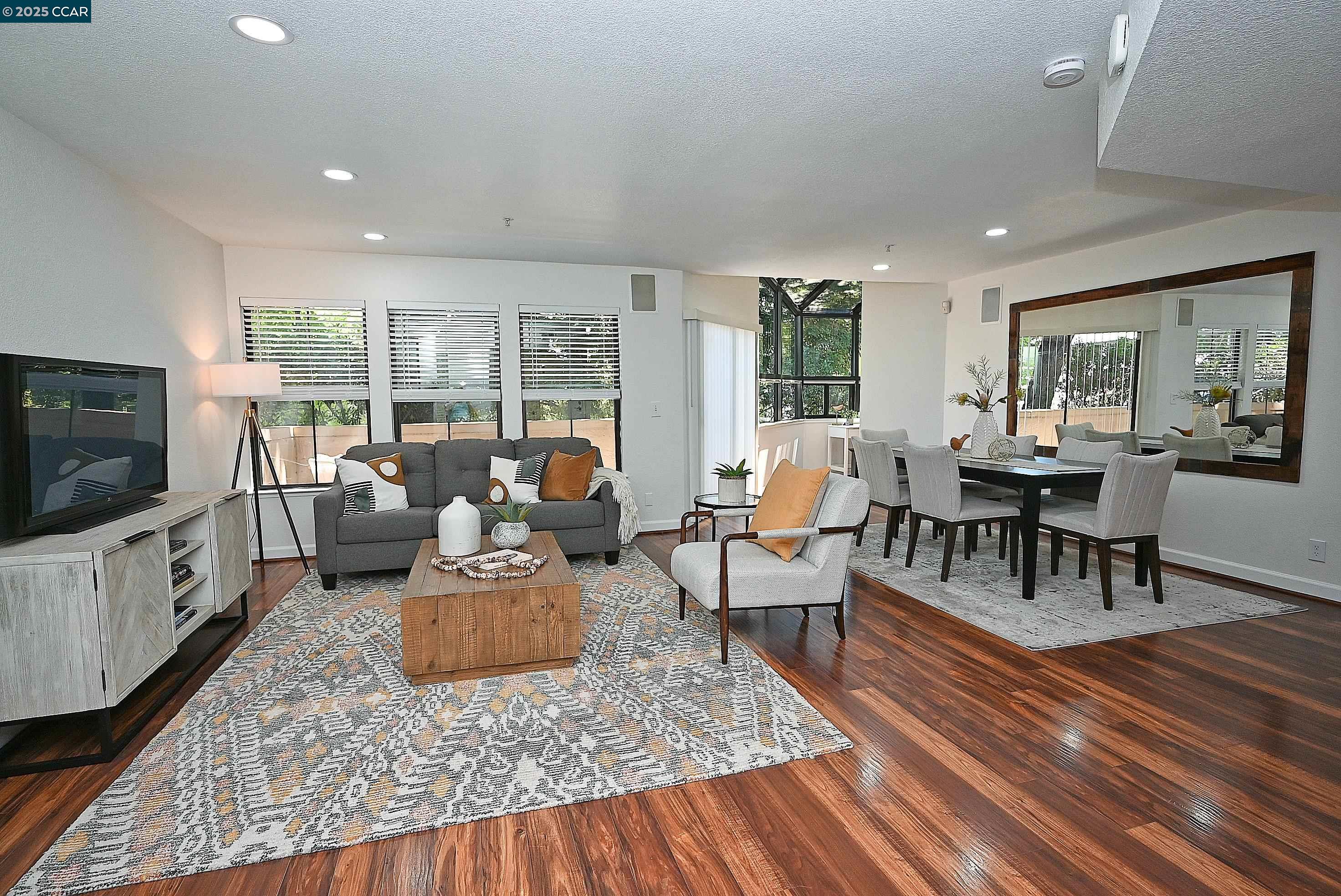 Detail Gallery Image 3 of 43 For 3279 Mt Diablo Ct #1,  Lafayette,  CA 94549 - 2 Beds | 2/1 Baths