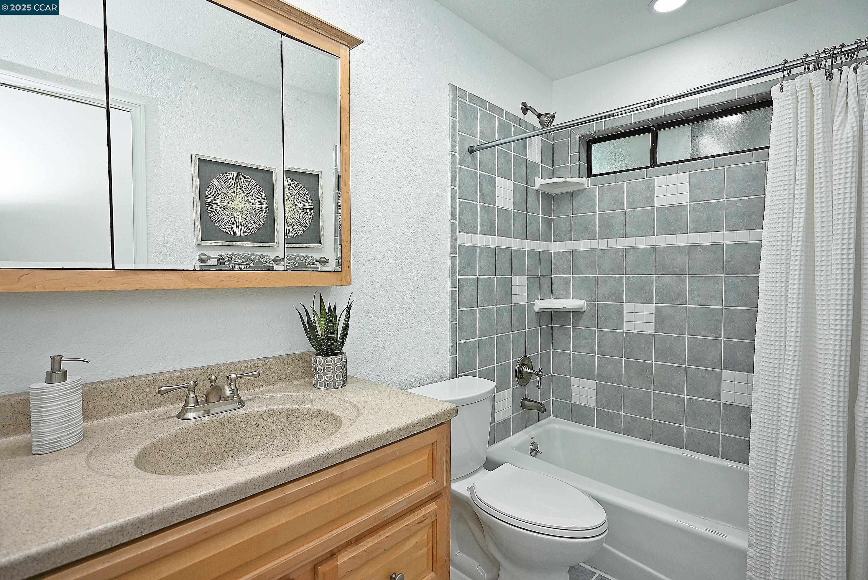 Detail Gallery Image 24 of 43 For 3279 Mt Diablo Ct #1,  Lafayette,  CA 94549 - 2 Beds | 2/1 Baths