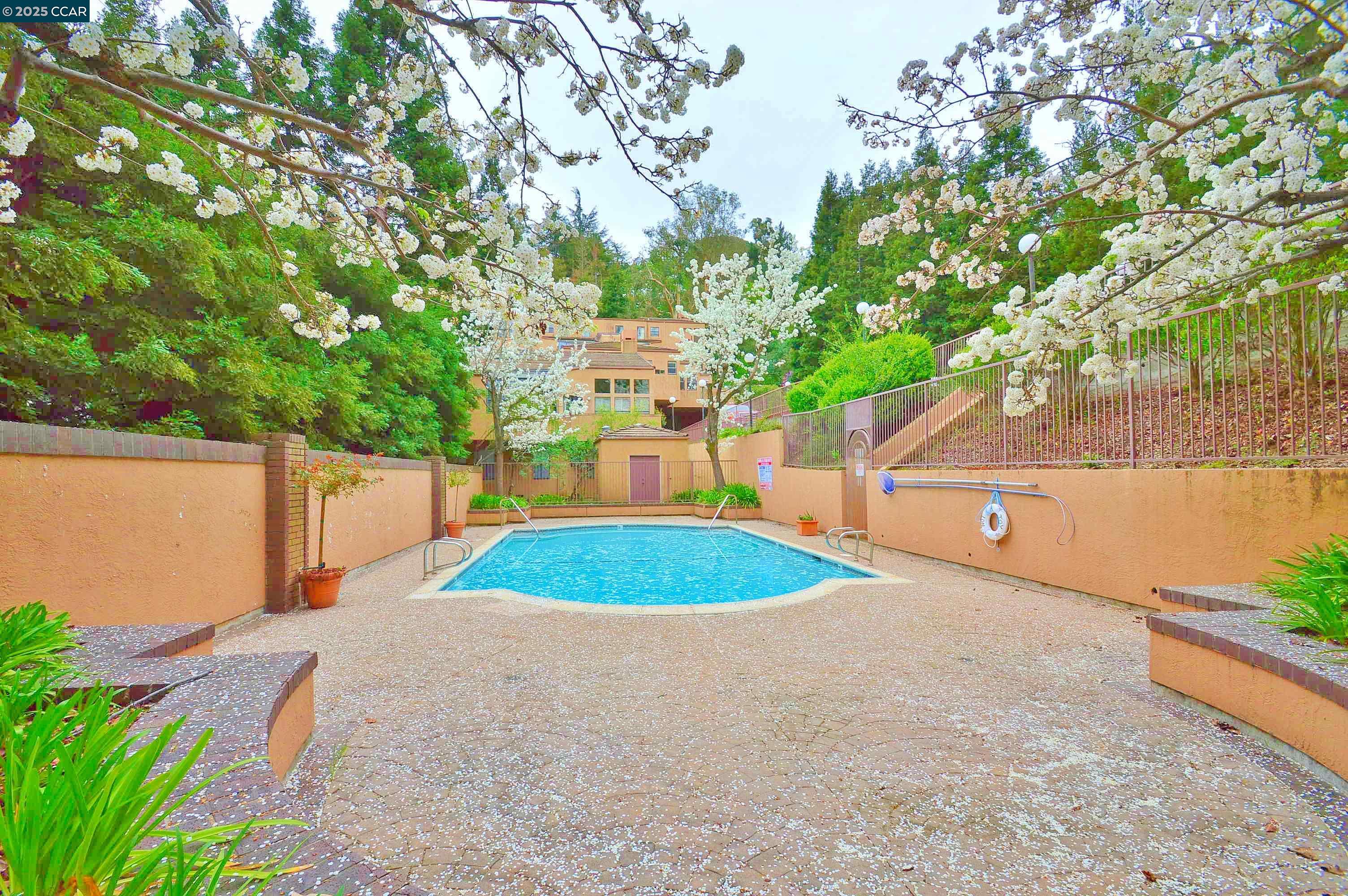 Detail Gallery Image 30 of 43 For 3279 Mt Diablo Ct #1,  Lafayette,  CA 94549 - 2 Beds | 2/1 Baths