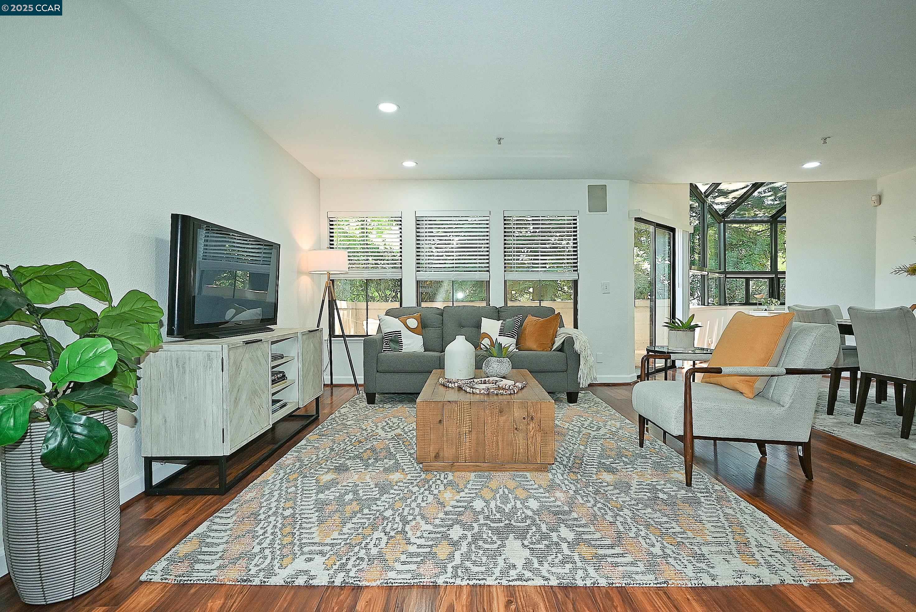 Detail Gallery Image 33 of 43 For 3279 Mt Diablo Ct #1,  Lafayette,  CA 94549 - 2 Beds | 2/1 Baths