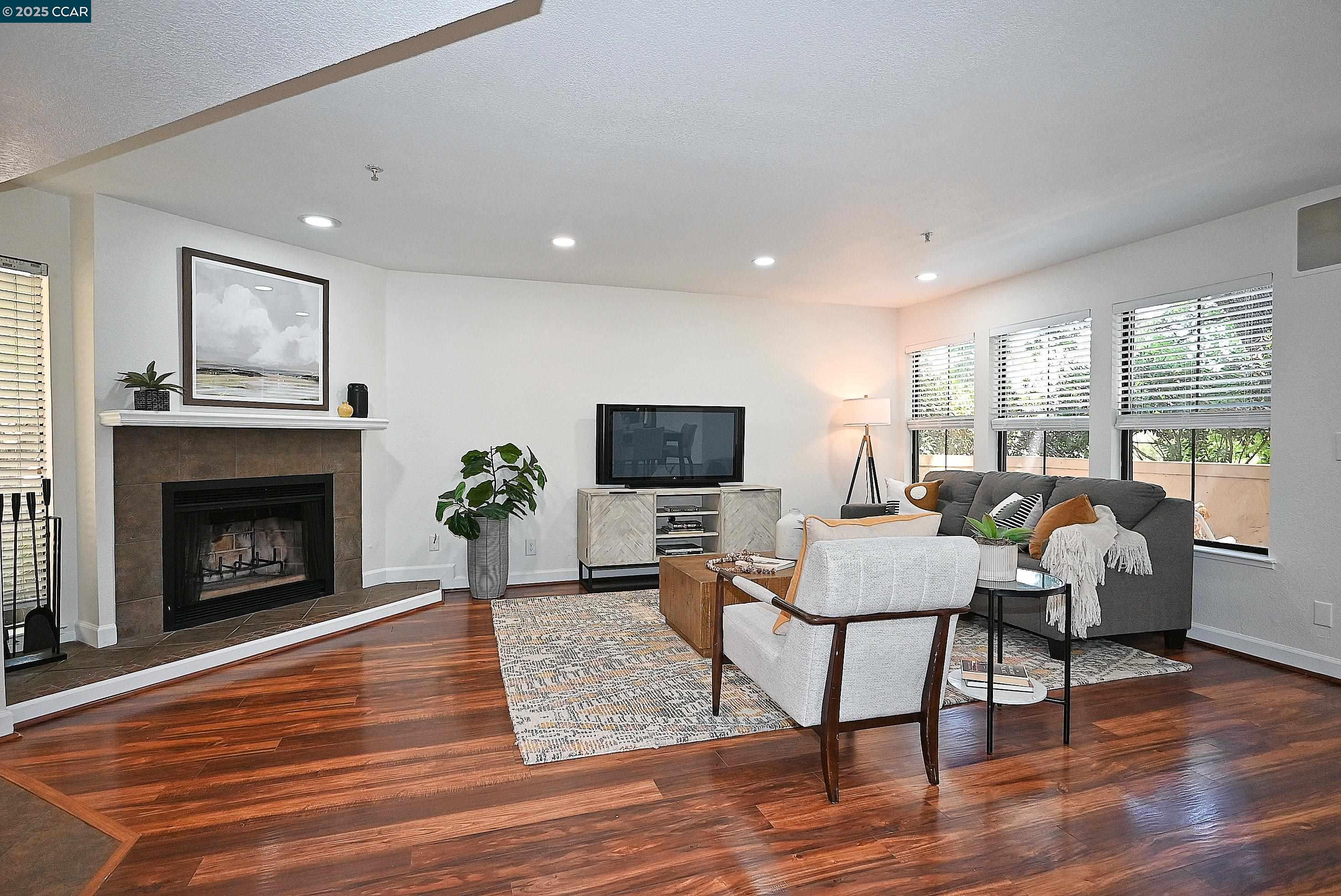 Detail Gallery Image 34 of 43 For 3279 Mt Diablo Ct #1,  Lafayette,  CA 94549 - 2 Beds | 2/1 Baths