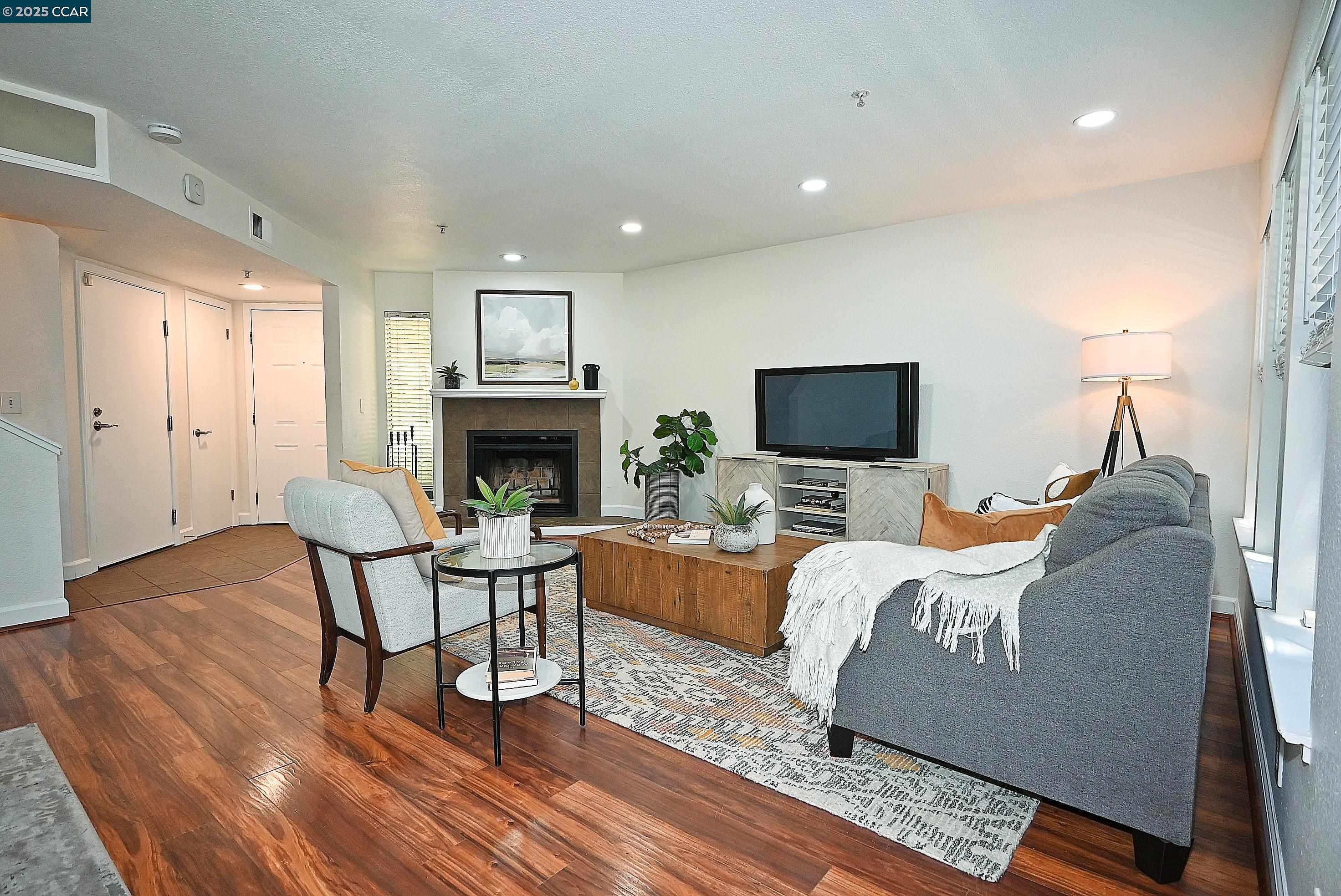 Detail Gallery Image 5 of 43 For 3279 Mt Diablo Ct #1,  Lafayette,  CA 94549 - 2 Beds | 2/1 Baths