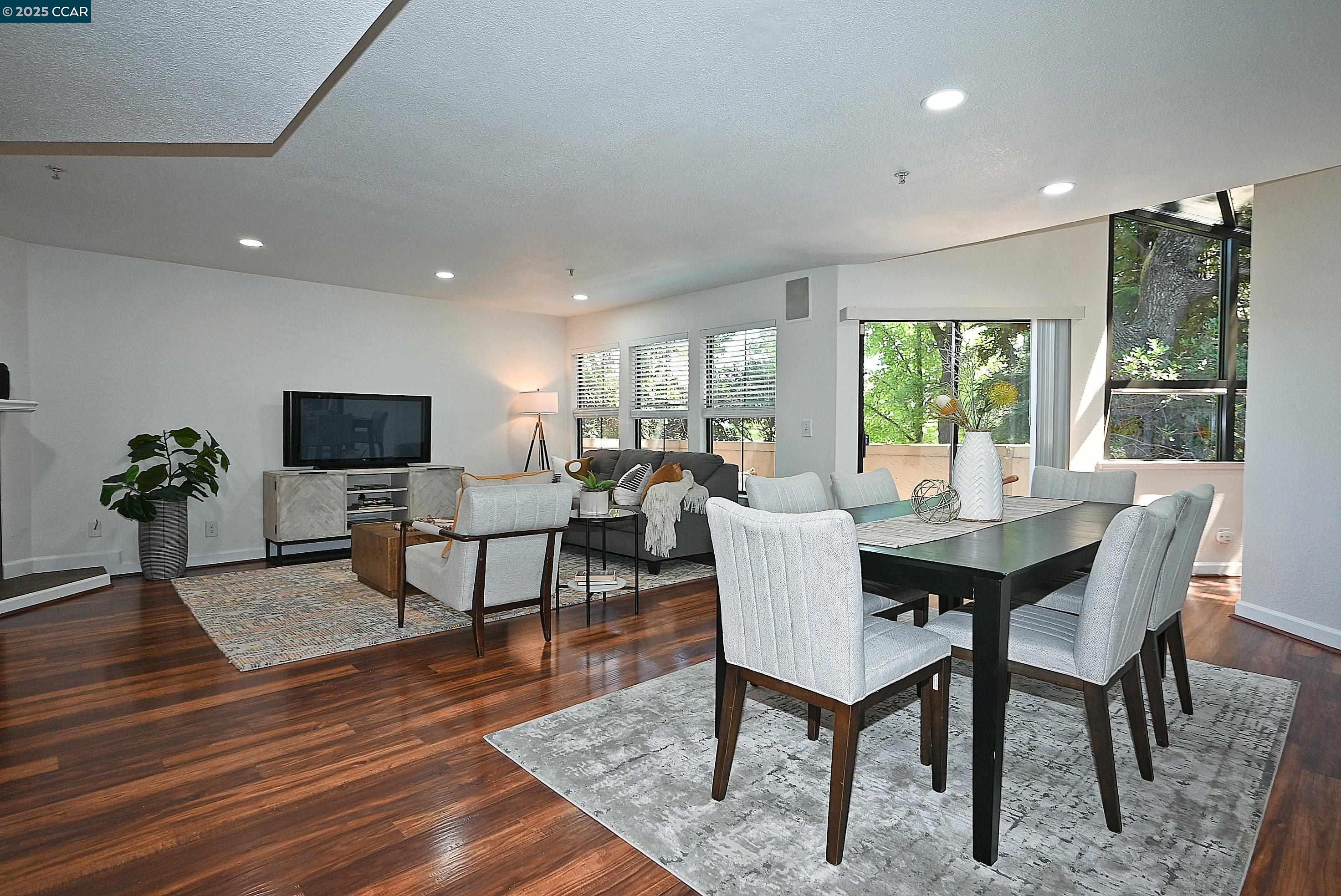 Detail Gallery Image 6 of 43 For 3279 Mt Diablo Ct #1,  Lafayette,  CA 94549 - 2 Beds | 2/1 Baths