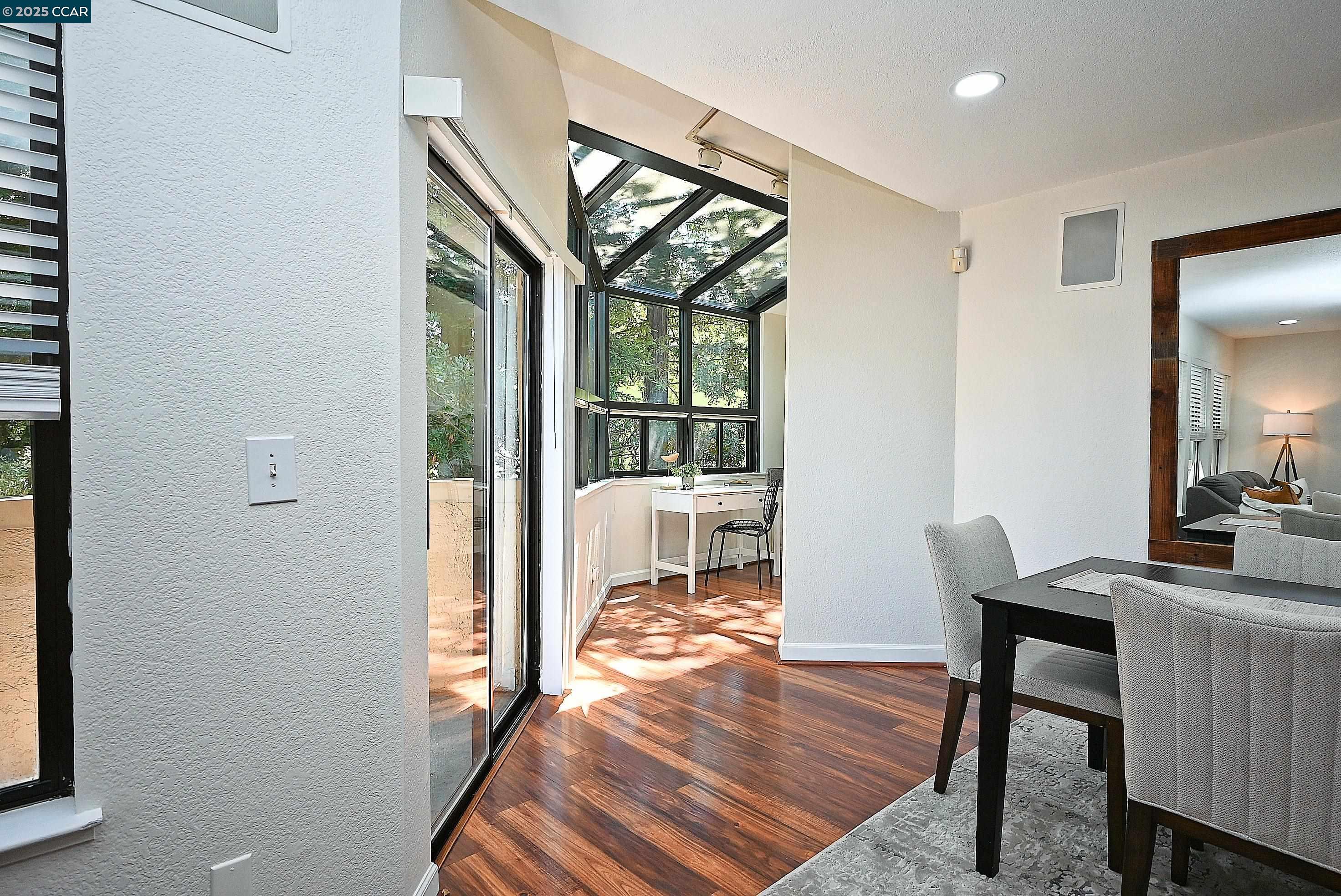 Detail Gallery Image 7 of 43 For 3279 Mt Diablo Ct #1,  Lafayette,  CA 94549 - 2 Beds | 2/1 Baths