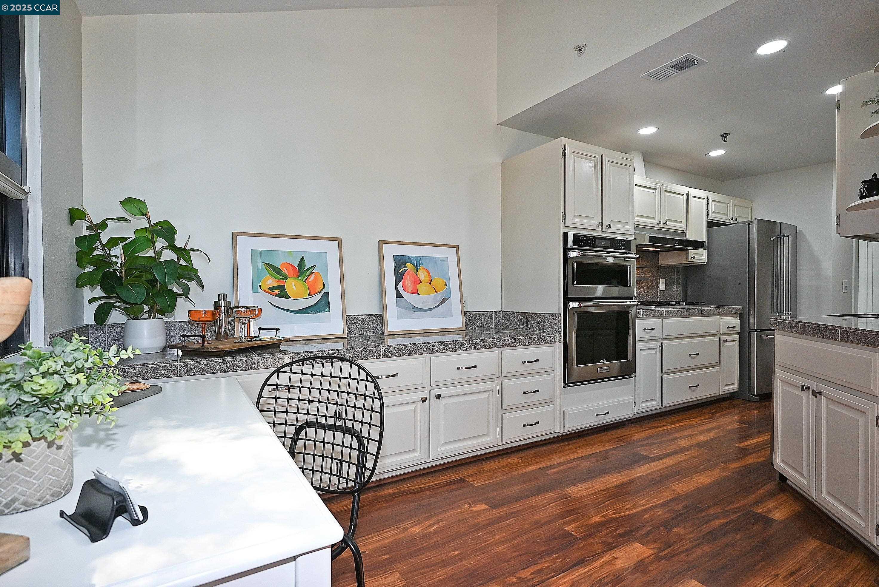 Detail Gallery Image 9 of 43 For 3279 Mt Diablo Ct #1,  Lafayette,  CA 94549 - 2 Beds | 2/1 Baths