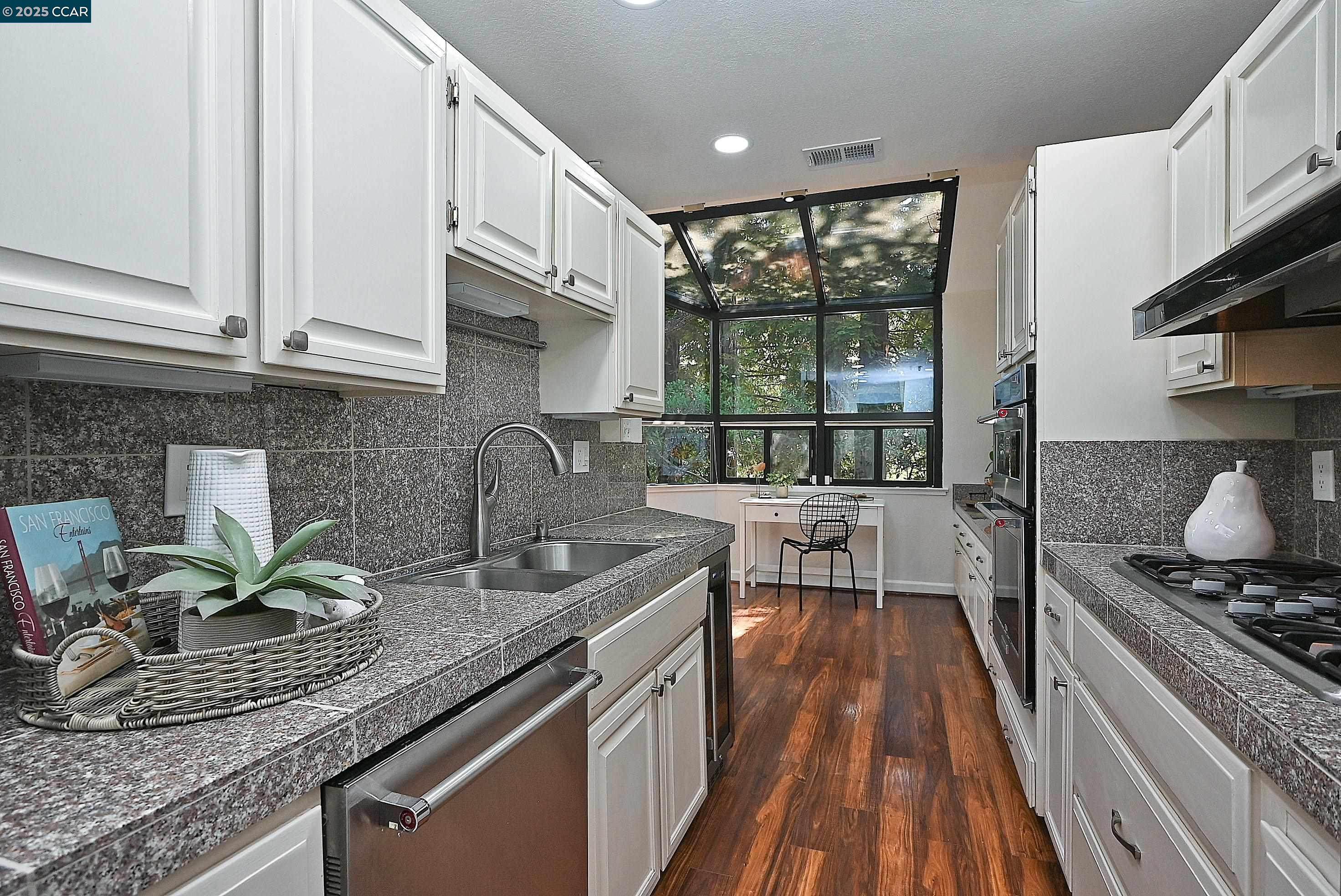 Detail Gallery Image 10 of 43 For 3279 Mt Diablo Ct #1,  Lafayette,  CA 94549 - 2 Beds | 2/1 Baths
