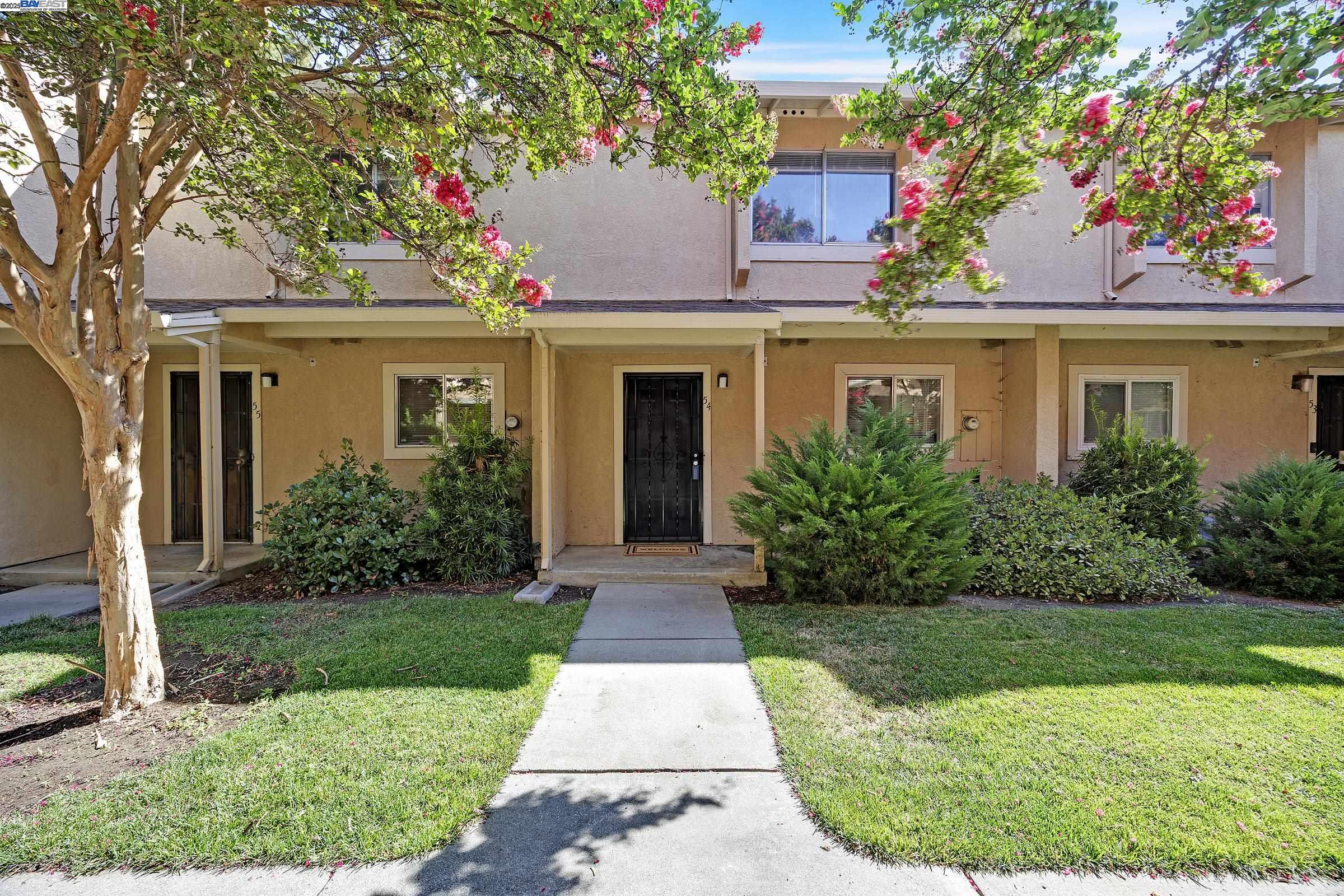 Detail Gallery Image 1 of 46 For 1941 Grande Cir #54,  Fairfield,  CA 94533 - 2 Beds | 1/1 Baths