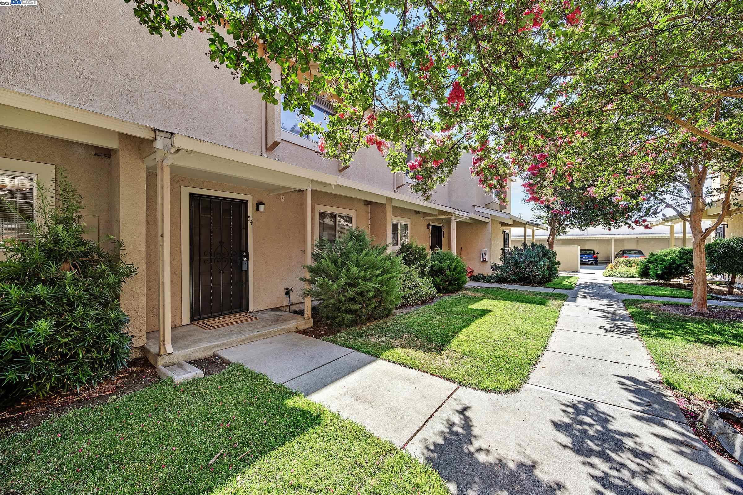 Detail Gallery Image 2 of 46 For 1941 Grande Cir #54,  Fairfield,  CA 94533 - 2 Beds | 1/1 Baths