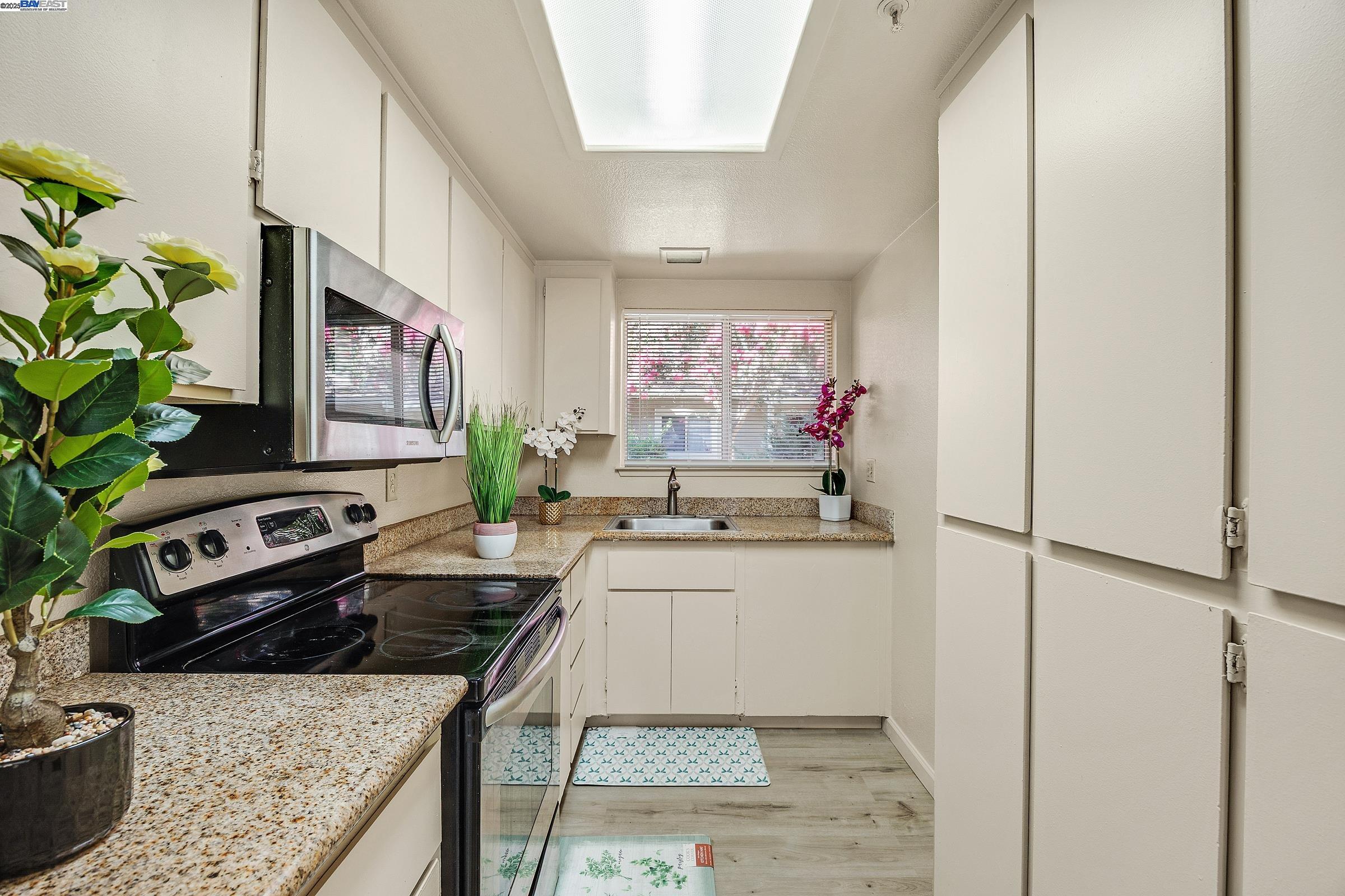 Detail Gallery Image 9 of 49 For 1941 Grande Cir #54,  Fairfield,  CA 94533 - 2 Beds | 1/1 Baths