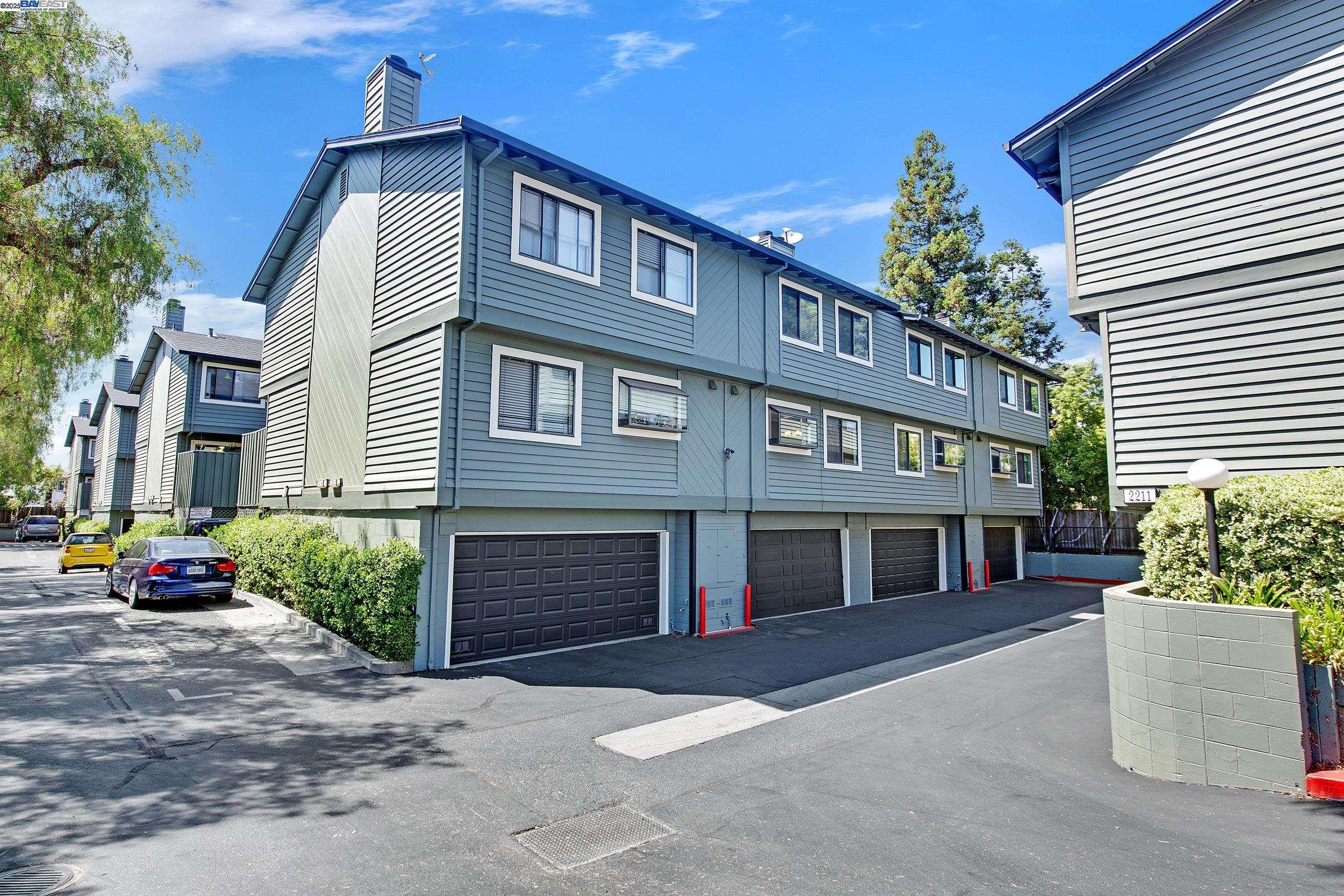 Detail Gallery Image 1 of 32 For 2218 Fazeli Court, Campbell,  CA 95008 - 2 Beds | 2/1 Baths