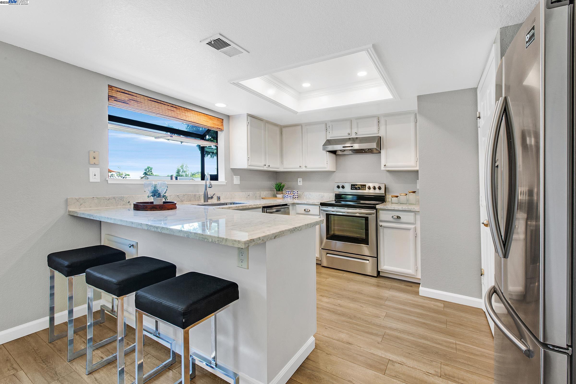 Detail Gallery Image 11 of 32 For 2218 Fazeli Court, Campbell,  CA 95008 - 2 Beds | 2/1 Baths