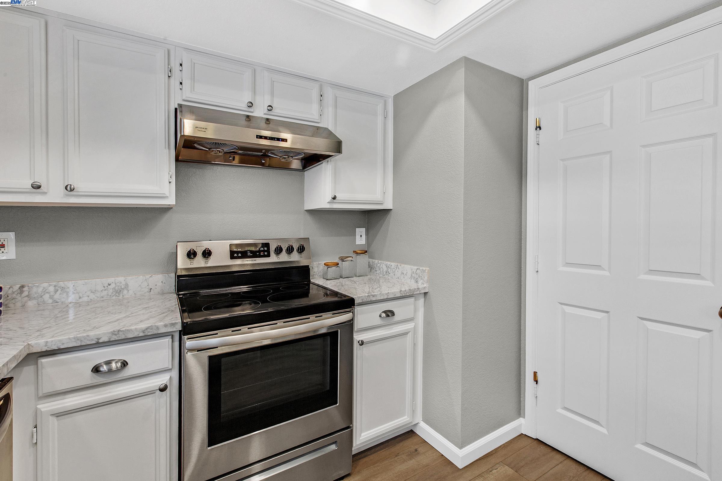 Detail Gallery Image 12 of 32 For 2218 Fazeli Court, Campbell,  CA 95008 - 2 Beds | 2/1 Baths