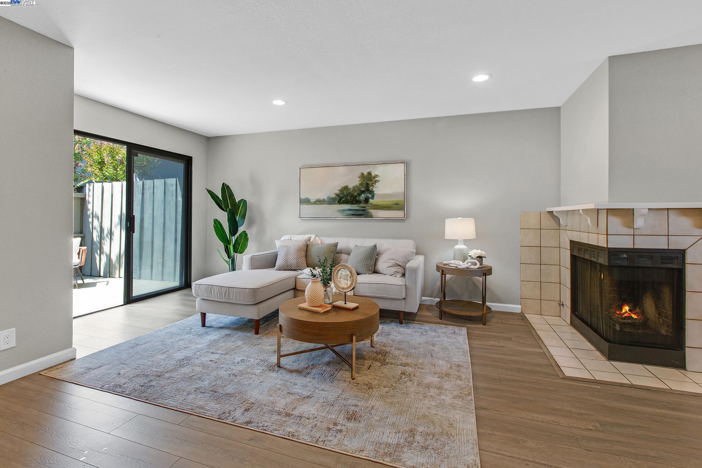 Detail Gallery Image 5 of 32 For 2218 Fazeli Court, Campbell,  CA 95008 - 2 Beds | 2/1 Baths