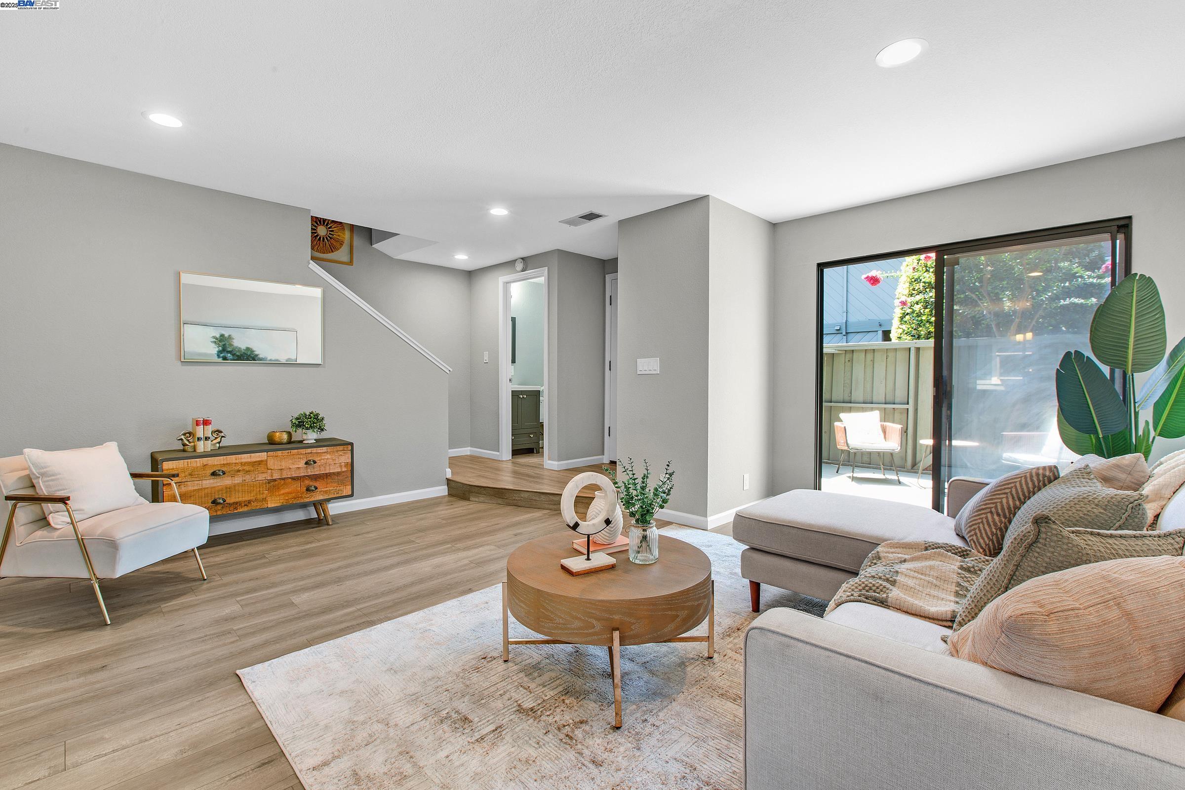 Detail Gallery Image 6 of 32 For 2218 Fazeli Court, Campbell,  CA 95008 - 2 Beds | 2/1 Baths