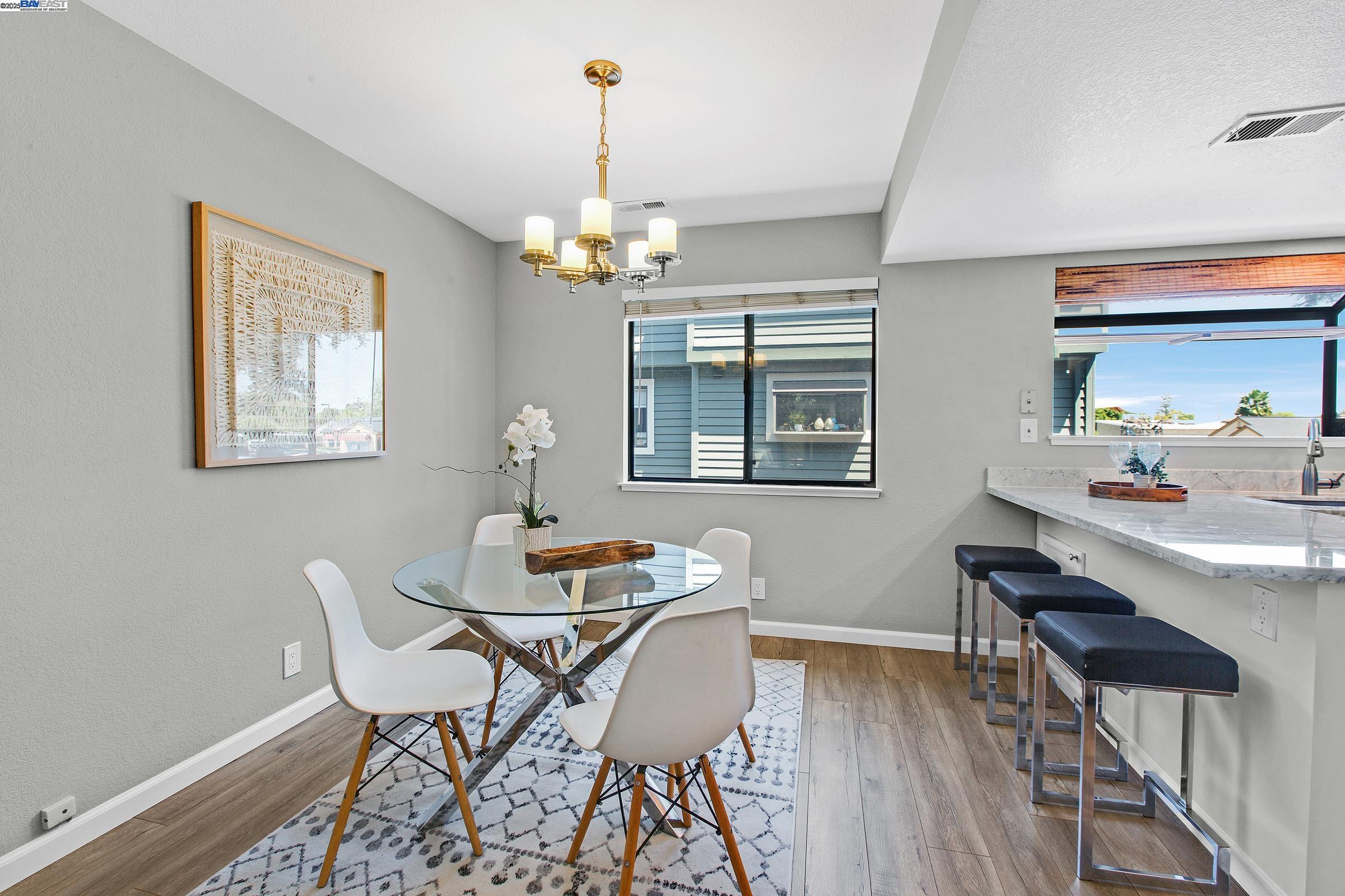 Detail Gallery Image 8 of 32 For 2218 Fazeli Court, Campbell,  CA 95008 - 2 Beds | 2/1 Baths