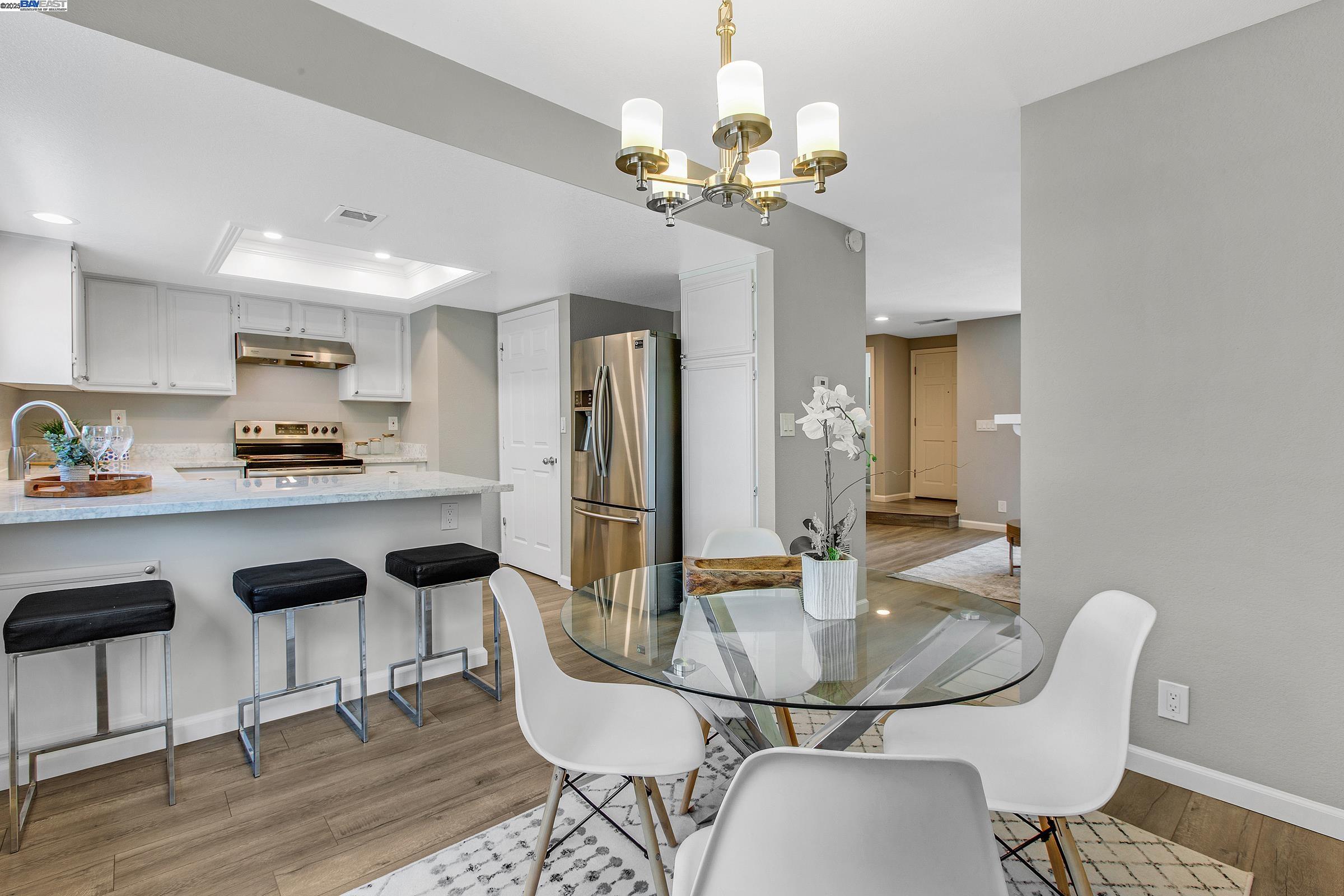 Detail Gallery Image 9 of 32 For 2218 Fazeli Court, Campbell,  CA 95008 - 2 Beds | 2/1 Baths