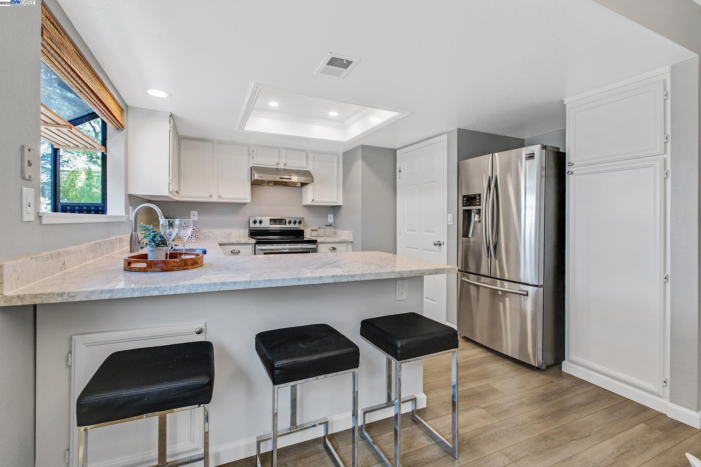 Detail Gallery Image 10 of 32 For 2218 Fazeli Court, Campbell,  CA 95008 - 2 Beds | 2/1 Baths