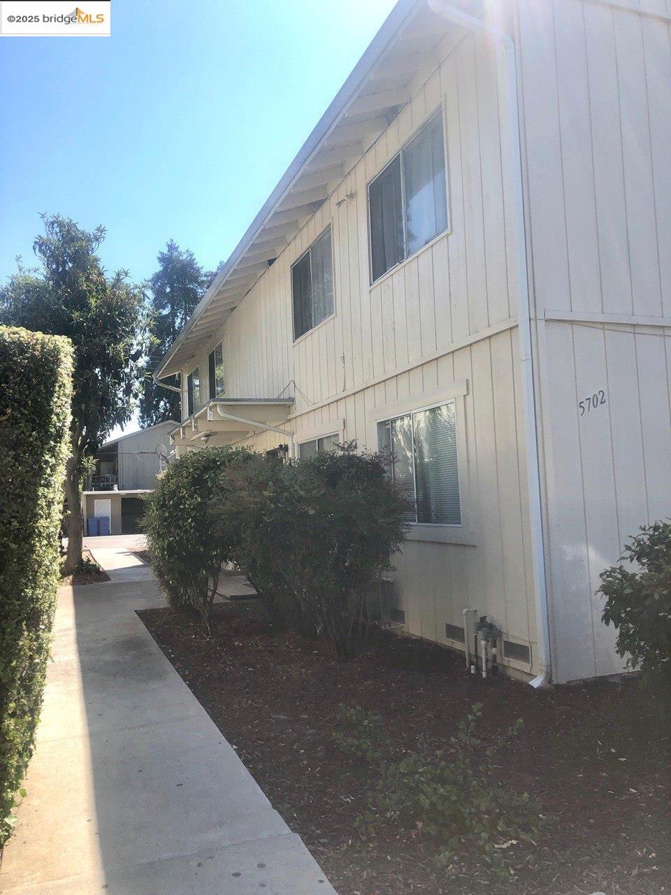 Detail Gallery Image 2 of 40 For 5702 Tucson Dr, San Jose,  CA 95118 - – Beds | – Baths
