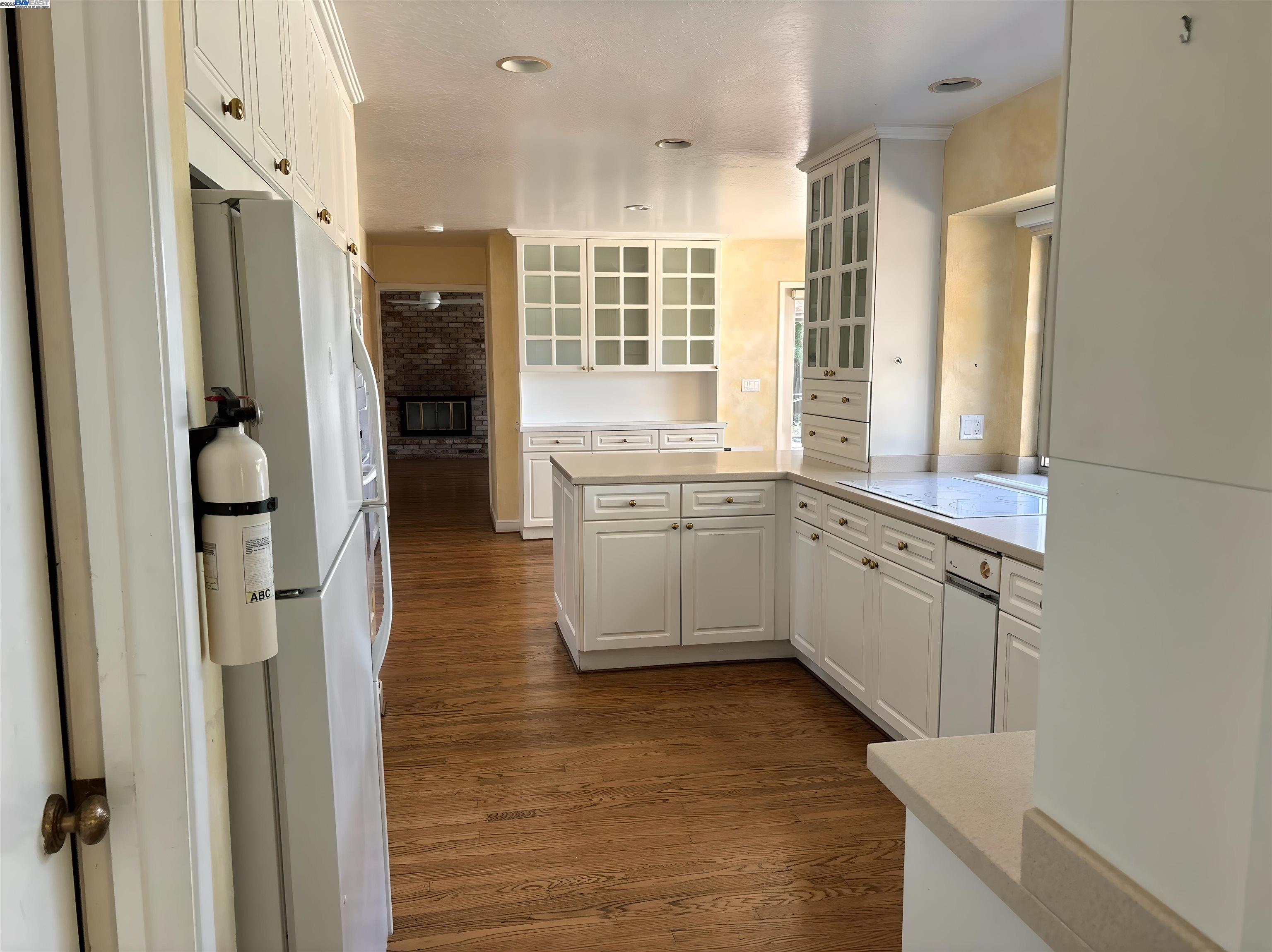 Detail Gallery Image 3 of 7 For 1742 Beachwood Way, Pleasanton,  CA 94566 - 5 Beds | 3 Baths