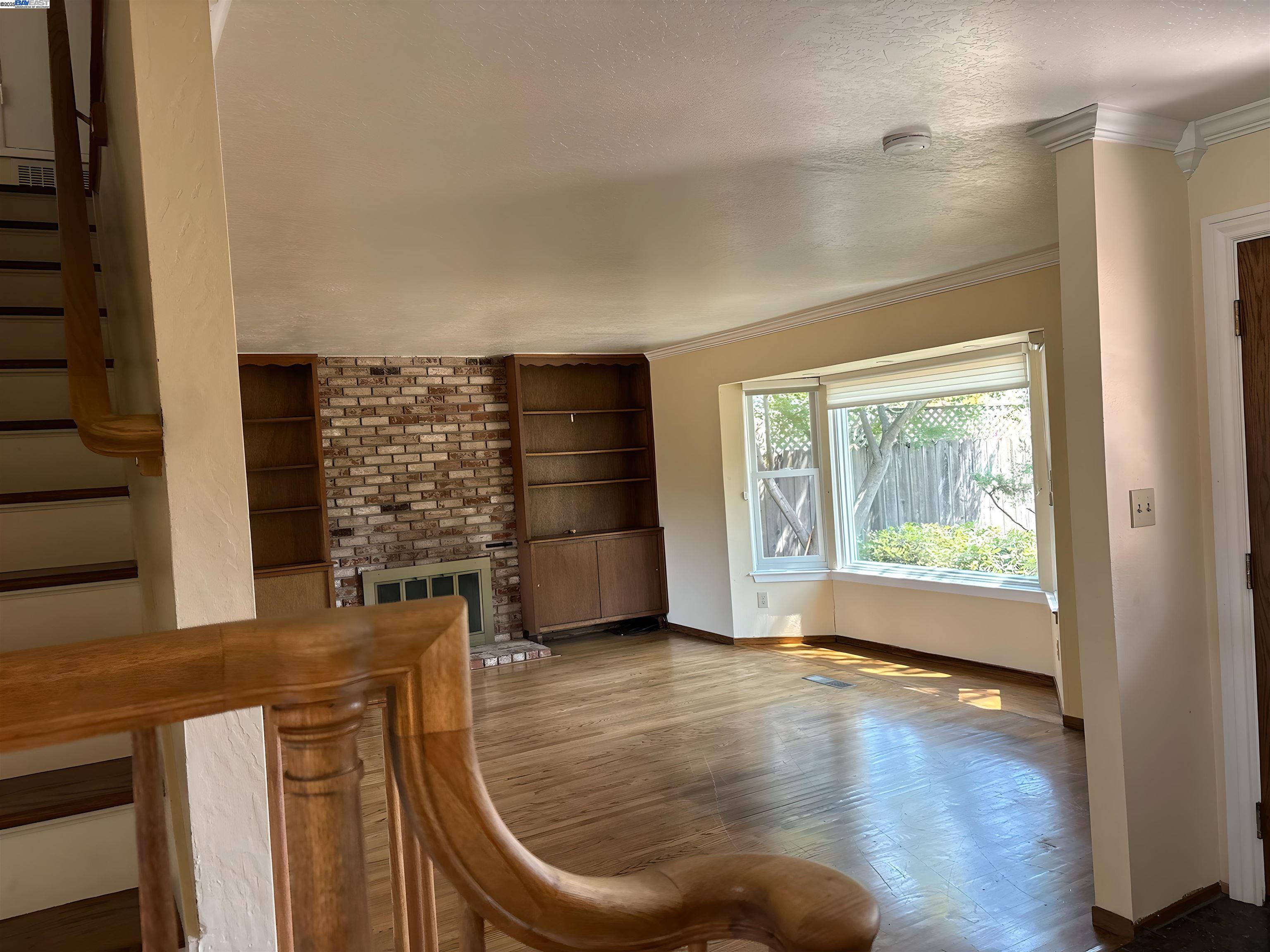 Detail Gallery Image 4 of 7 For 1742 Beachwood Way, Pleasanton,  CA 94566 - 5 Beds | 3 Baths