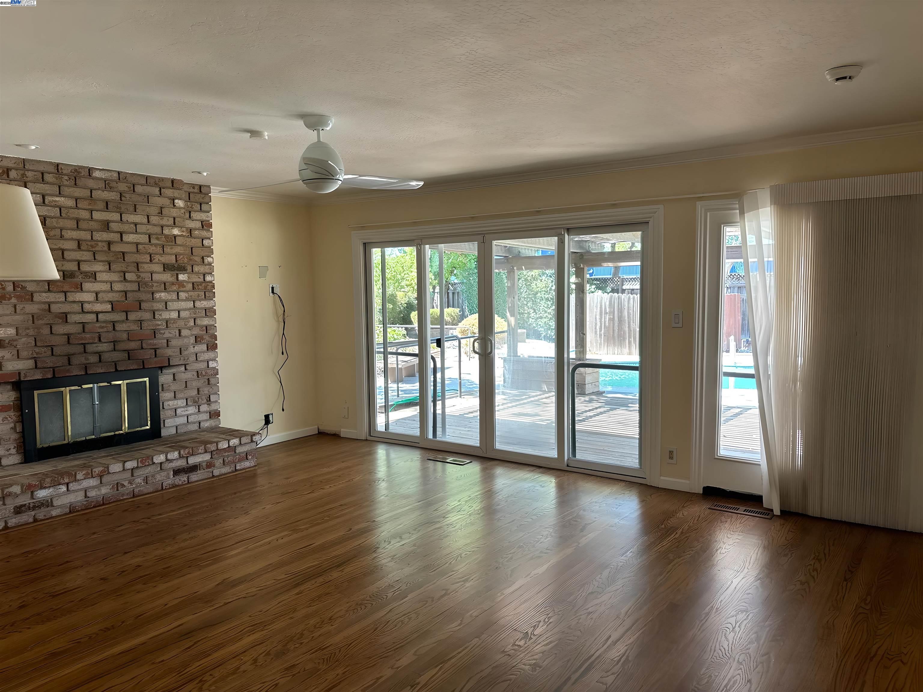 Detail Gallery Image 6 of 7 For 1742 Beachwood Way, Pleasanton,  CA 94566 - 5 Beds | 3 Baths