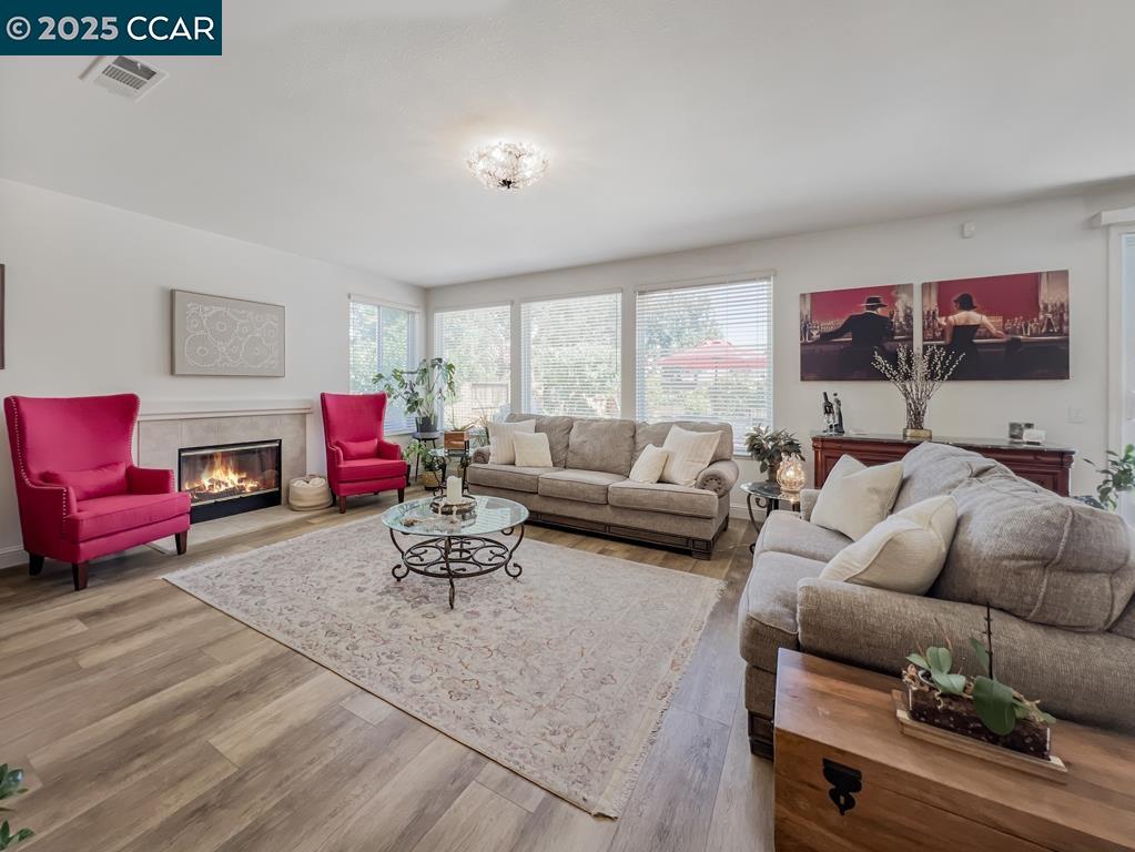 Detail Gallery Image 1 of 56 For 10552 Clarks Fork Cir, Stockton,  CA 95219 - 4 Beds | 2/1 Baths