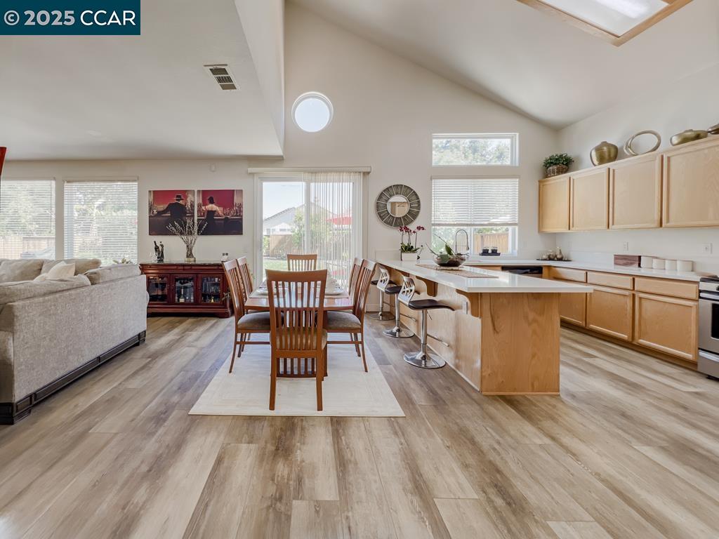 Detail Gallery Image 12 of 56 For 10552 Clarks Fork Cir, Stockton,  CA 95219 - 4 Beds | 2/1 Baths