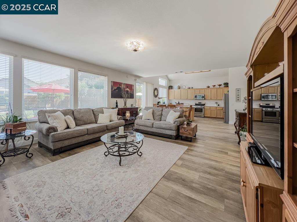 Detail Gallery Image 15 of 56 For 10552 Clarks Fork Cir, Stockton,  CA 95219 - 4 Beds | 2/1 Baths