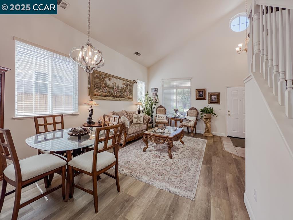Detail Gallery Image 4 of 56 For 10552 Clarks Fork Cir, Stockton,  CA 95219 - 4 Beds | 2/1 Baths