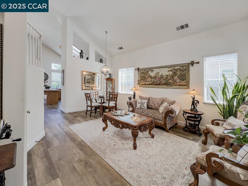 Detail Gallery Image 5 of 56 For 10552 Clarks Fork Cir, Stockton,  CA 95219 - 4 Beds | 2/1 Baths