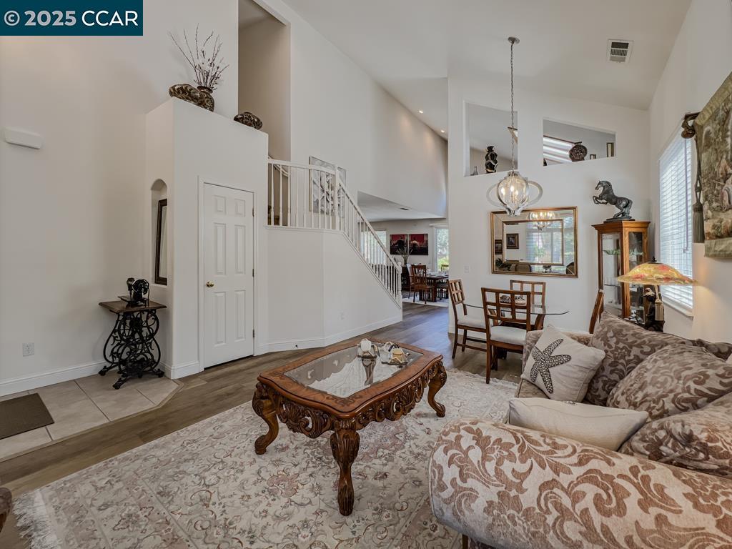 Detail Gallery Image 6 of 56 For 10552 Clarks Fork Cir, Stockton,  CA 95219 - 4 Beds | 2/1 Baths