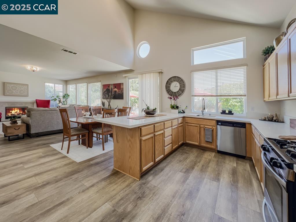 Detail Gallery Image 8 of 56 For 10552 Clarks Fork Cir, Stockton,  CA 95219 - 4 Beds | 2/1 Baths