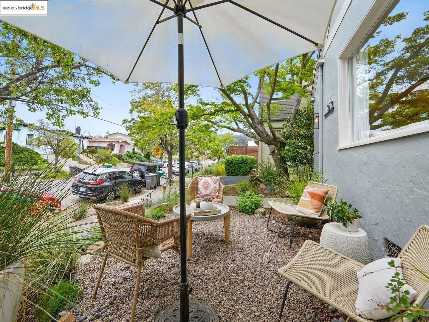 Detail Gallery Image 3 of 45 For 3712 Maple Ave, Oakland,  CA 94602 - 3 Beds | 2 Baths