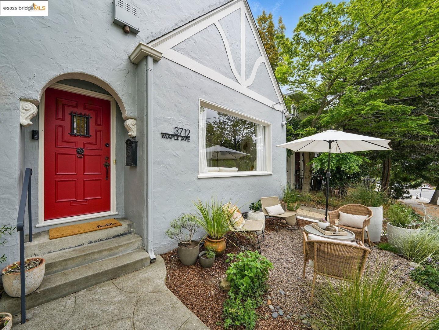 Detail Gallery Image 4 of 45 For 3712 Maple Ave, Oakland,  CA 94602 - 3 Beds | 2 Baths