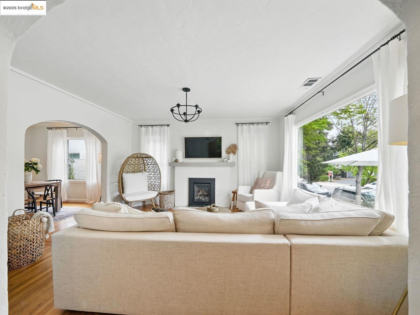 Detail Gallery Image 6 of 45 For 3712 Maple Ave, Oakland,  CA 94602 - 3 Beds | 2 Baths