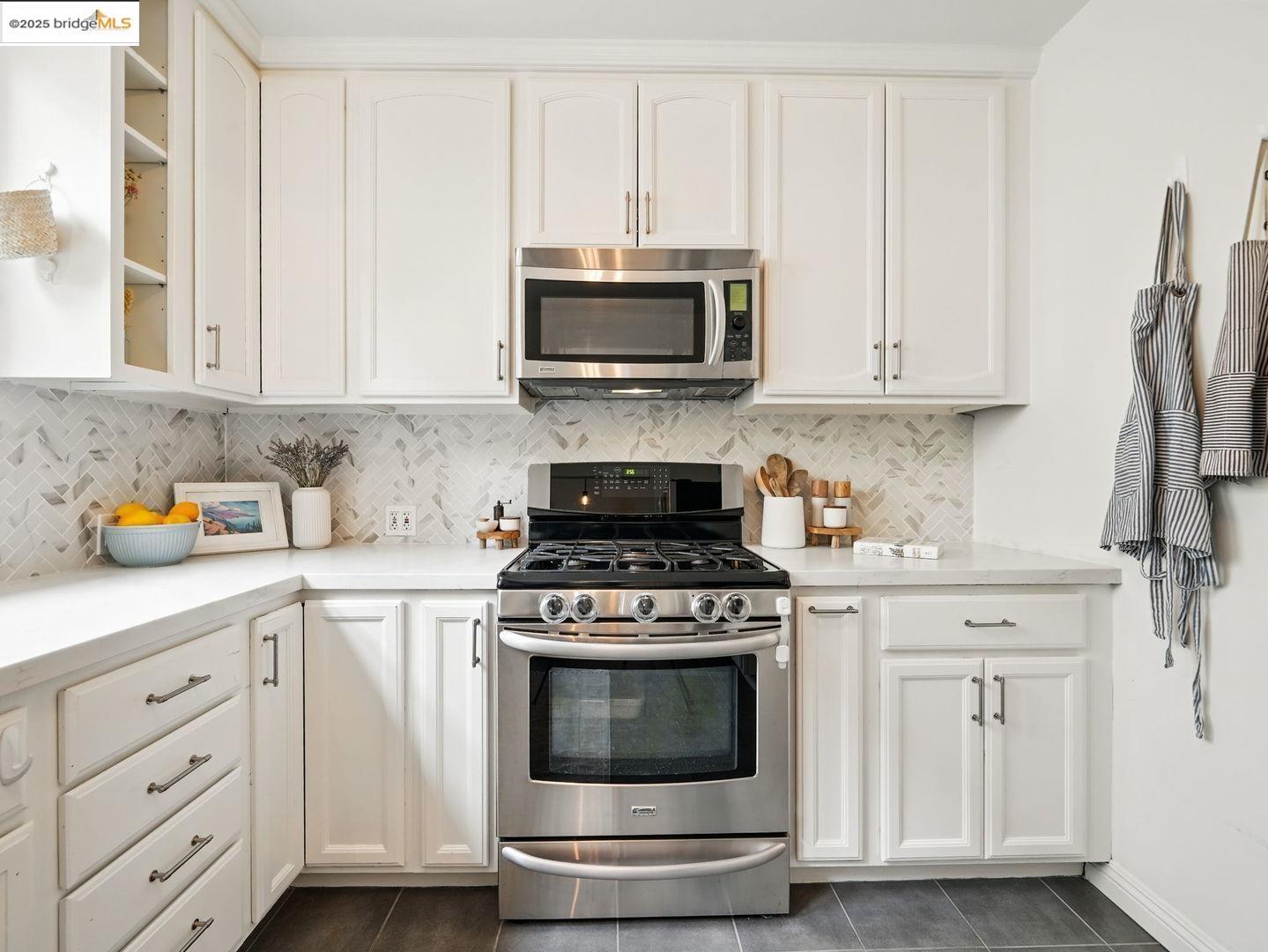 Detail Gallery Image 10 of 45 For 3712 Maple Ave, Oakland,  CA 94602 - 3 Beds | 2 Baths