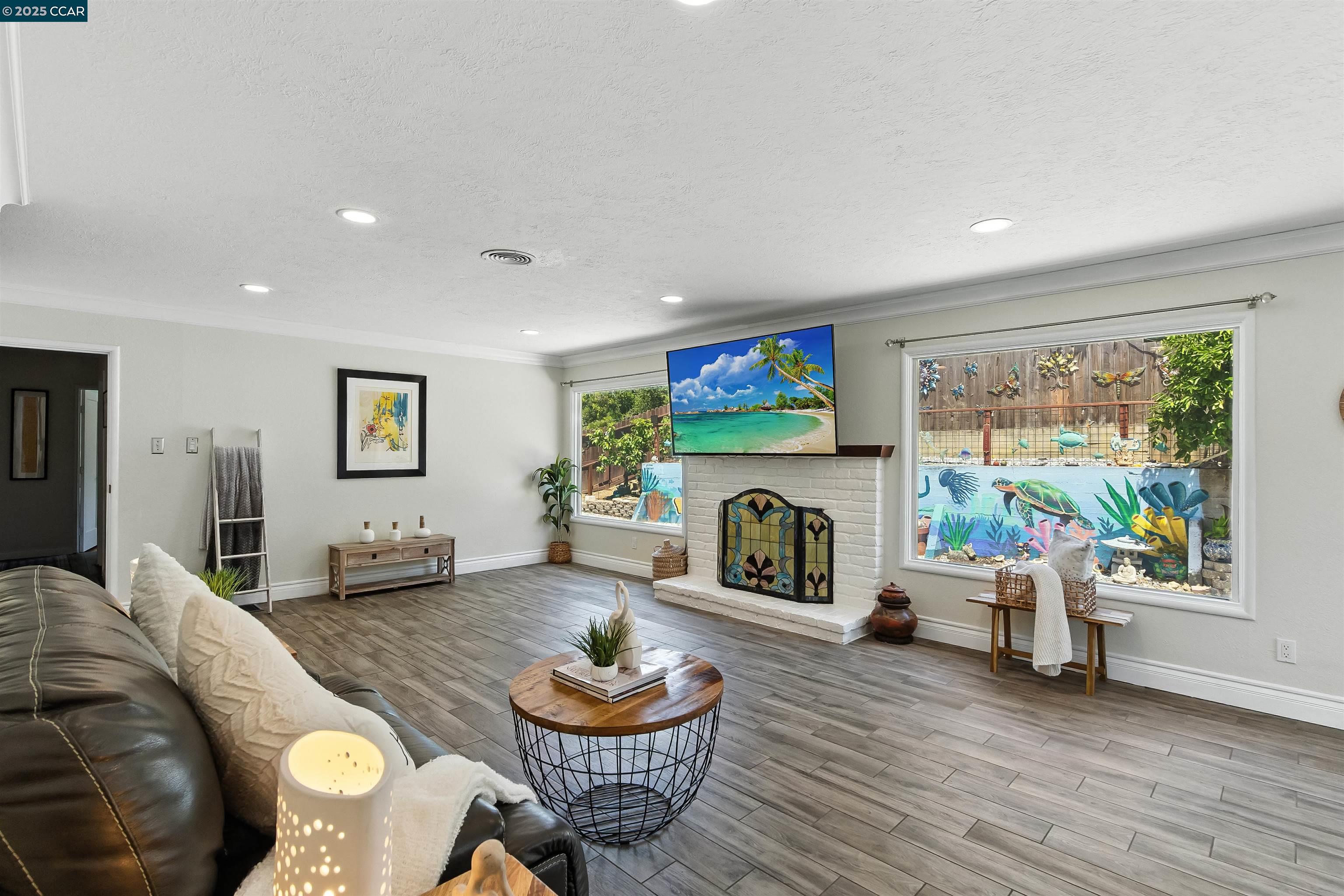 Detail Gallery Image 2 of 38 For 1201 Valle Vista Ave, Vallejo,  CA 94589-2826 - 3 Beds | 2 Baths