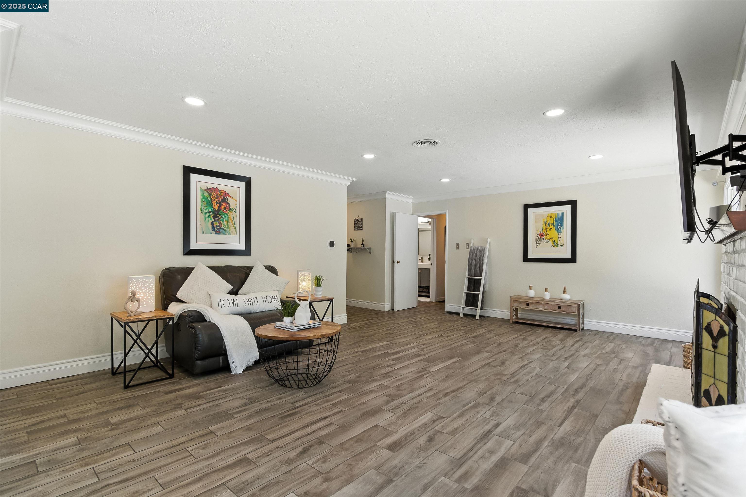 Detail Gallery Image 3 of 38 For 1201 Valle Vista Ave, Vallejo,  CA 94589-2826 - 3 Beds | 2 Baths