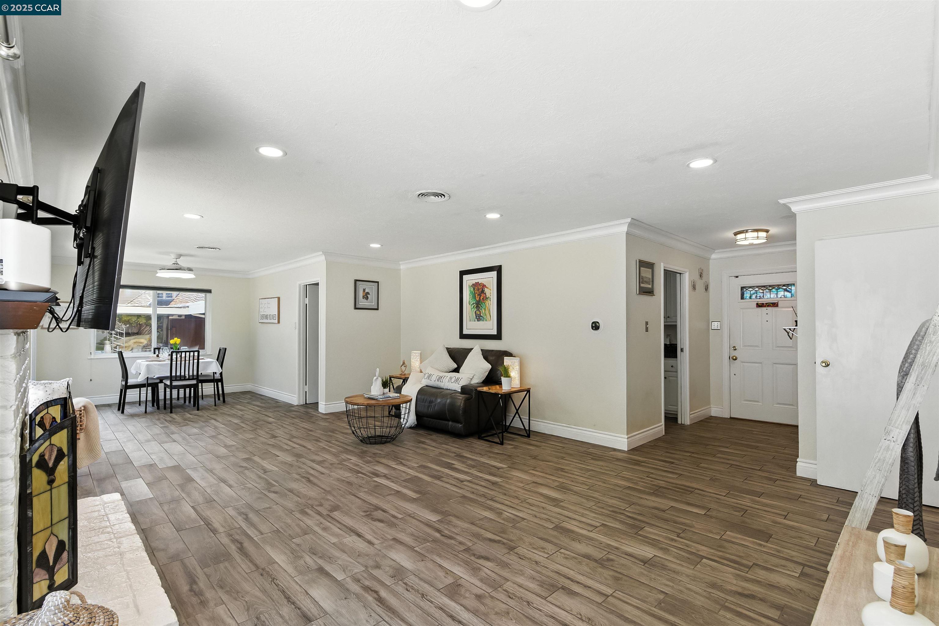 Detail Gallery Image 4 of 38 For 1201 Valle Vista Ave, Vallejo,  CA 94589-2826 - 3 Beds | 2 Baths