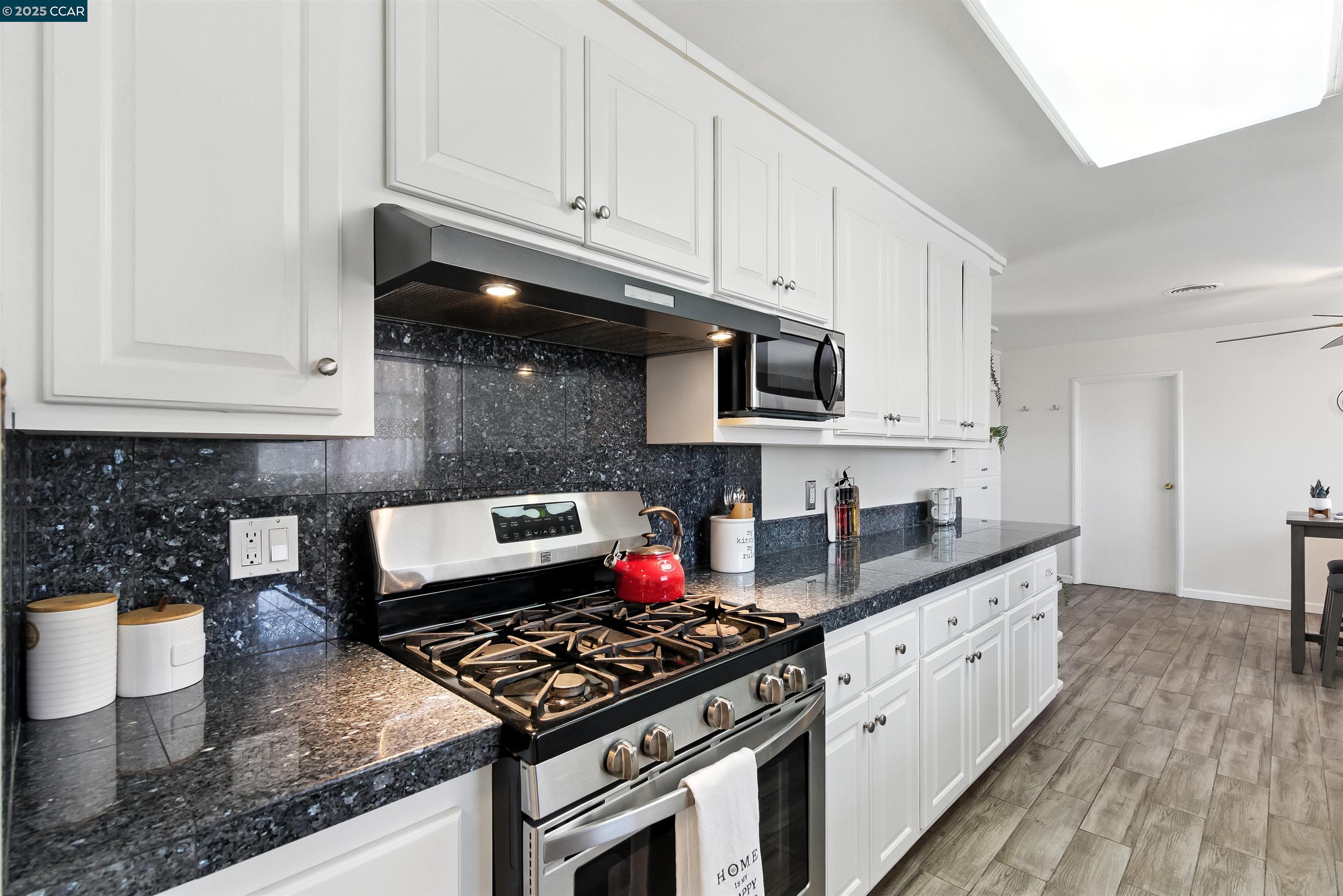Detail Gallery Image 7 of 38 For 1201 Valle Vista Ave, Vallejo,  CA 94589-2826 - 3 Beds | 2 Baths