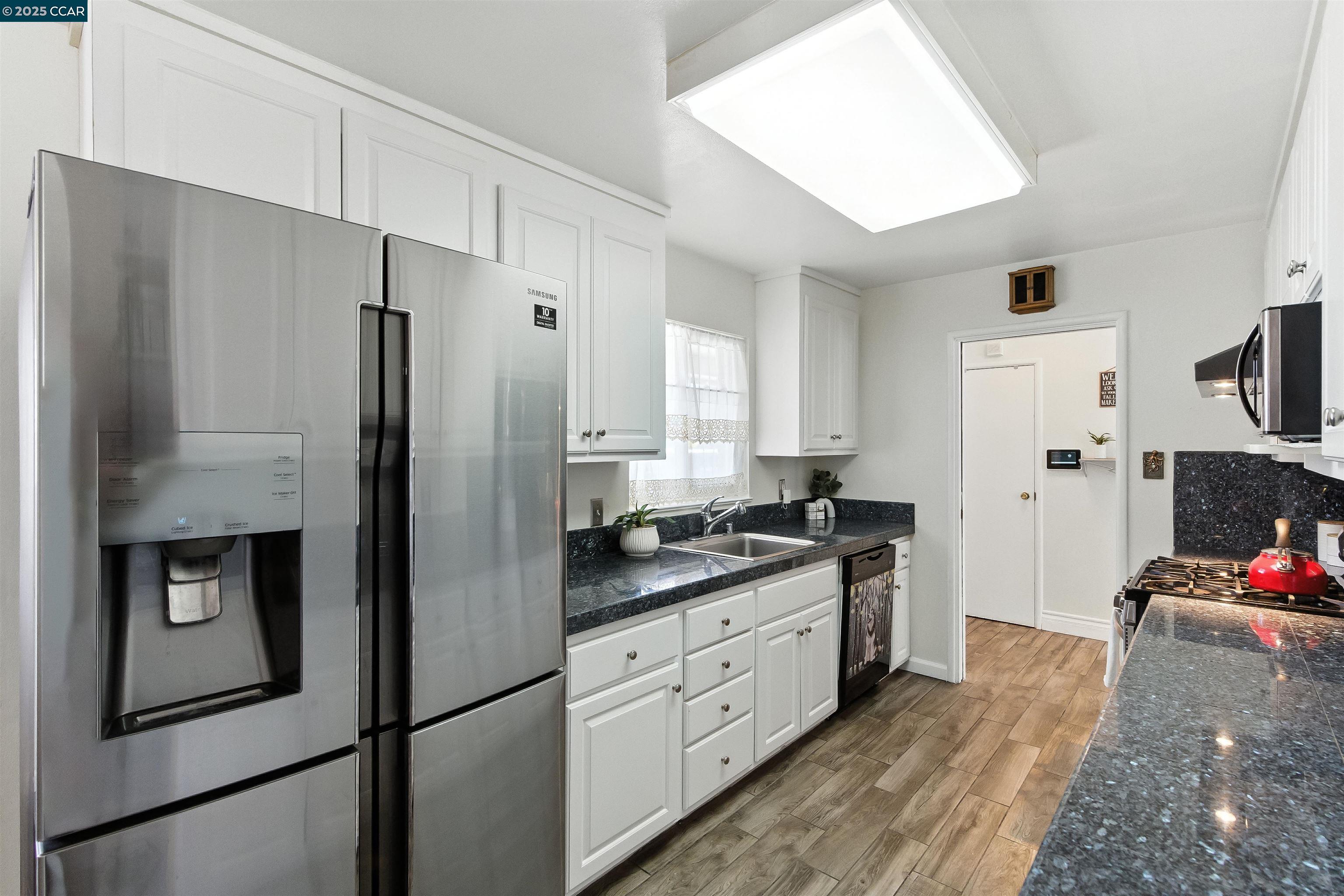 Detail Gallery Image 8 of 38 For 1201 Valle Vista Ave, Vallejo,  CA 94589-2826 - 3 Beds | 2 Baths