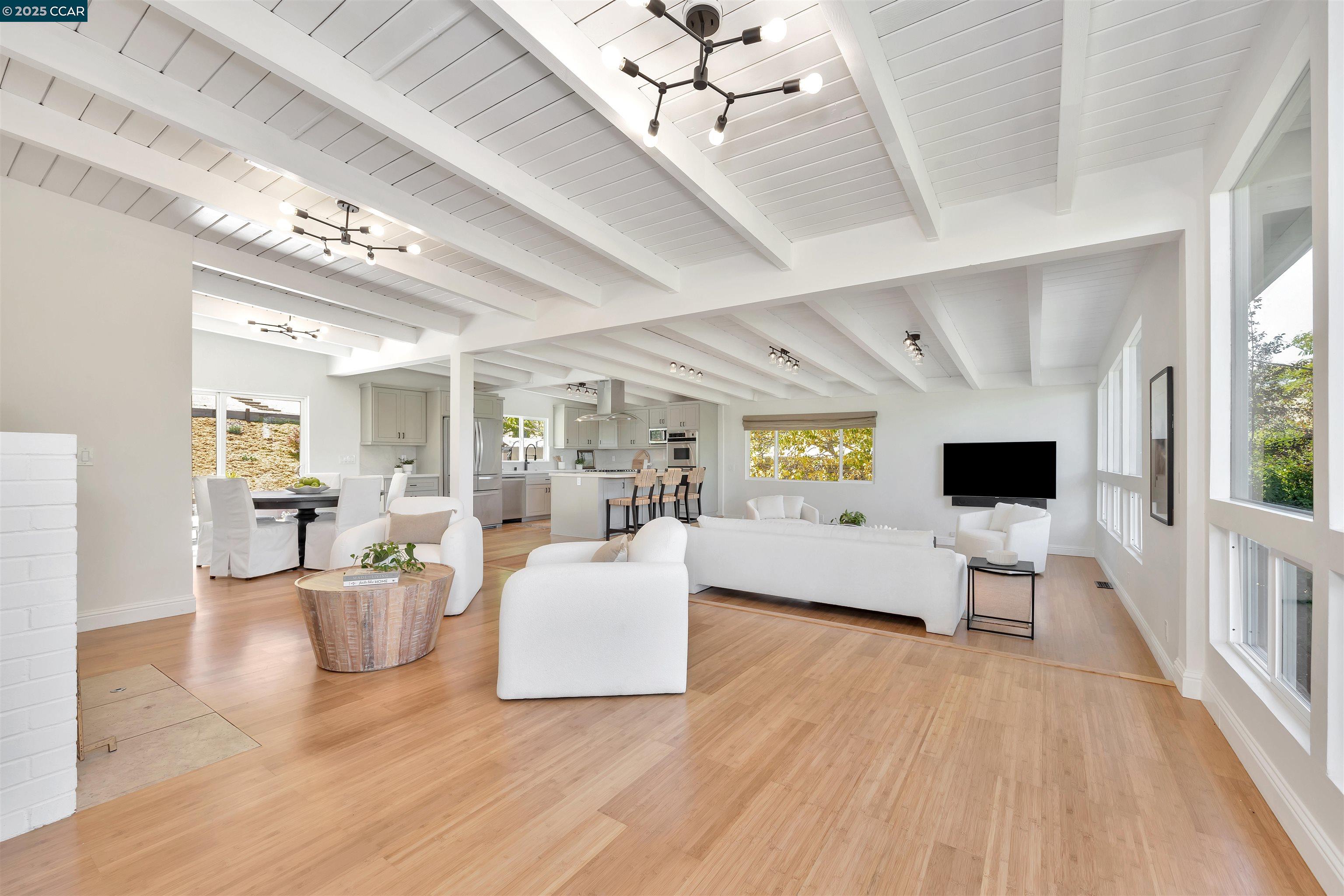 Detail Gallery Image 2 of 25 For 3357 S Lucille Ln, Lafayette,  CA 94549 - 4 Beds | 2 Baths