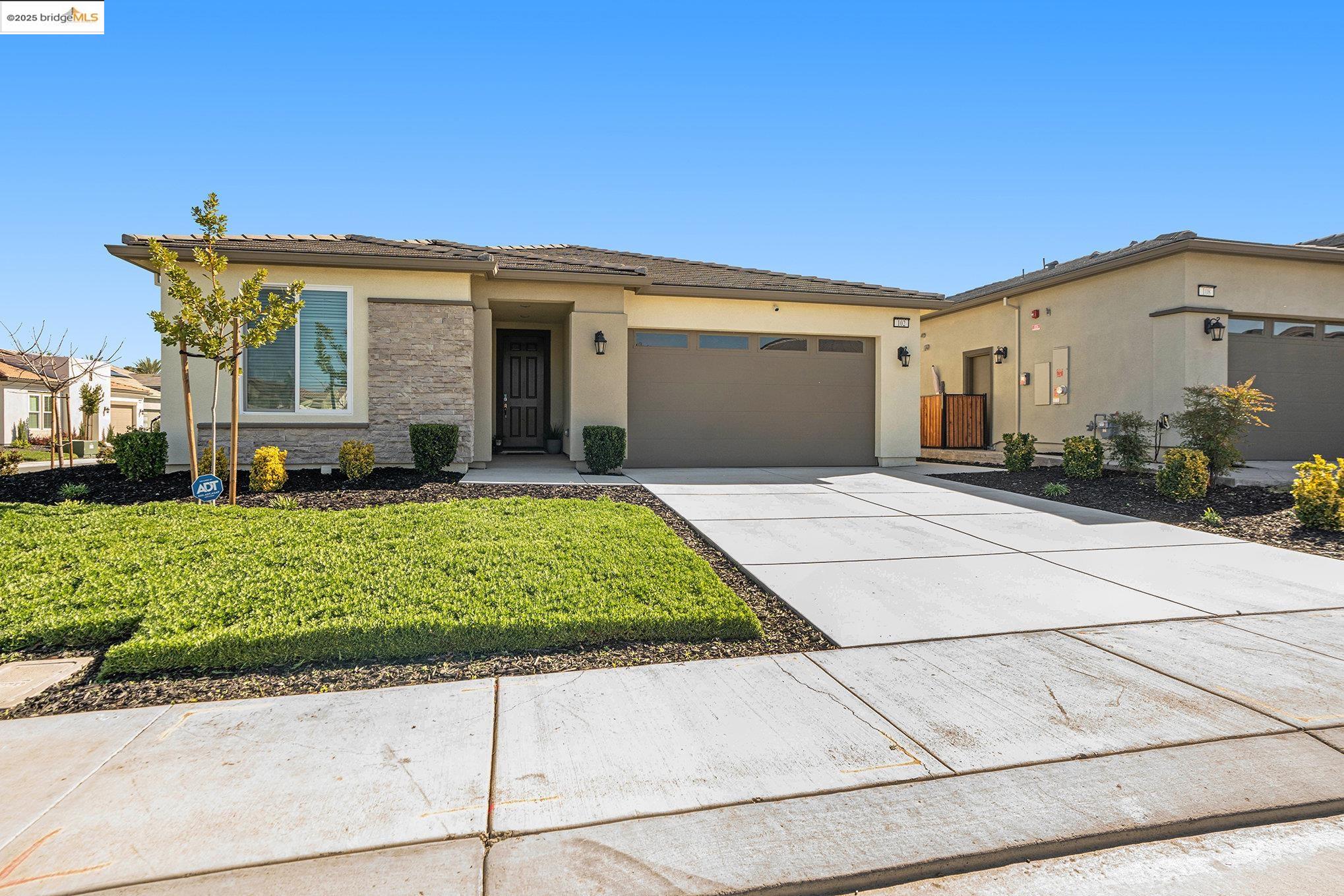 Detail Gallery Image 1 of 25 For 102 Coral St, Brentwood,  CA 94513 - 2 Beds | 2 Baths
