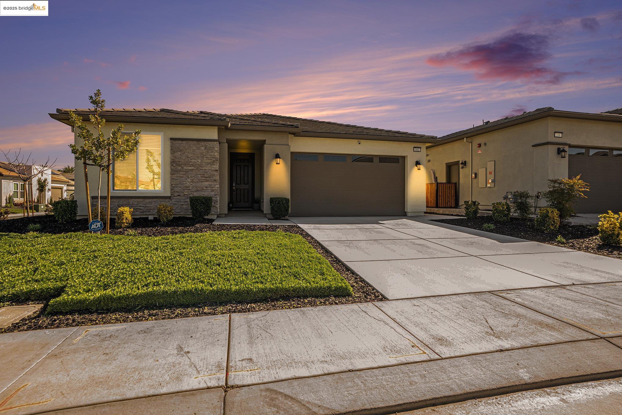Detail Gallery Image 2 of 25 For 102 Coral St, Brentwood,  CA 94513 - 2 Beds | 2 Baths