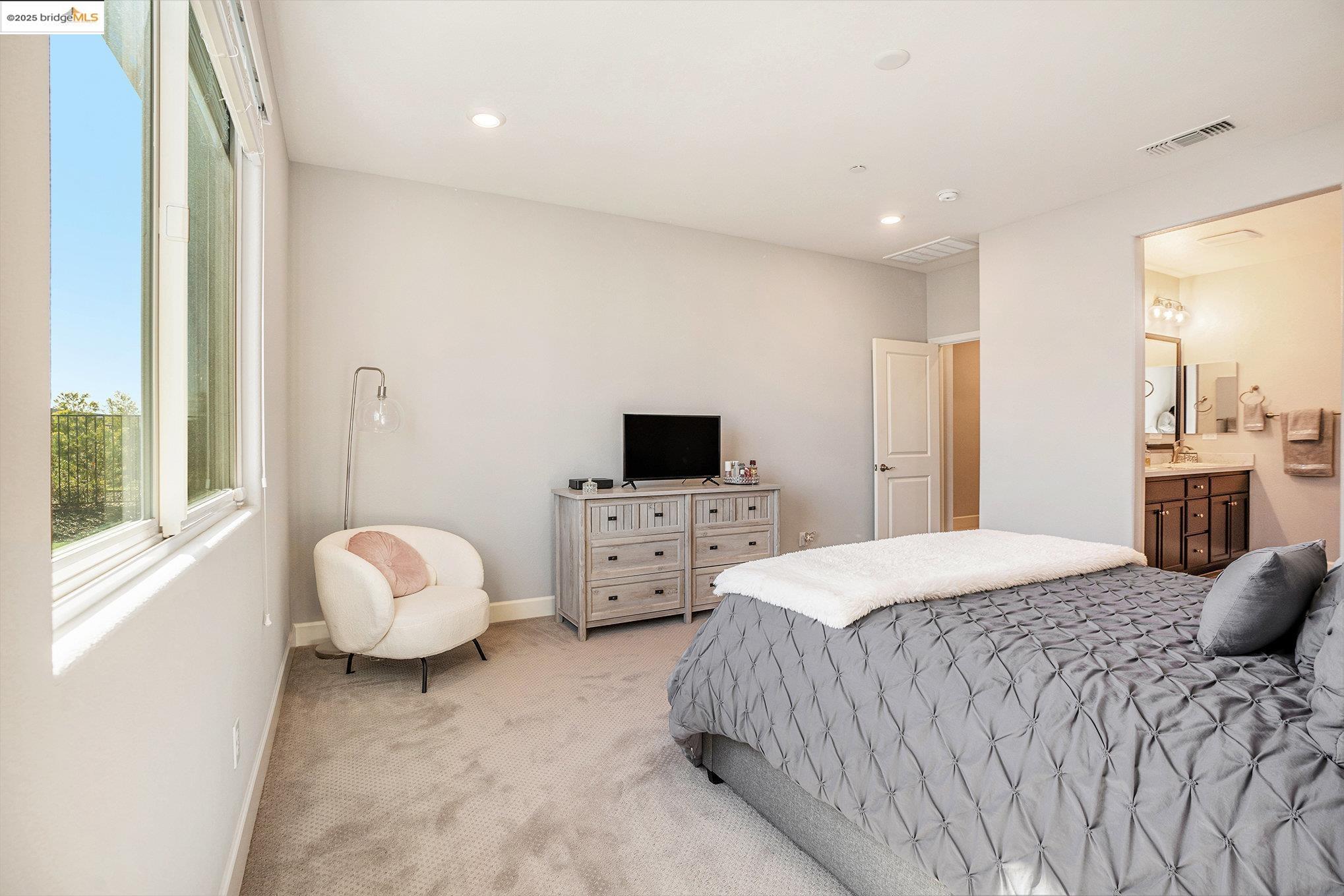 Detail Gallery Image 13 of 25 For 102 Coral St, Brentwood,  CA 94513 - 2 Beds | 2 Baths