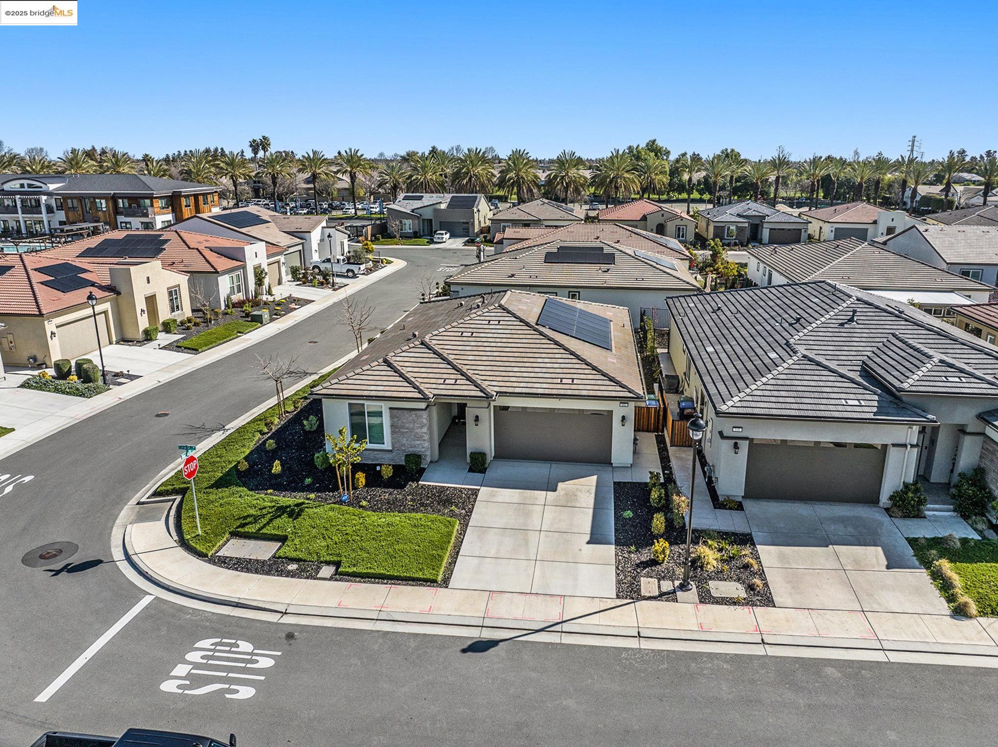 Detail Gallery Image 3 of 25 For 102 Coral St, Brentwood,  CA 94513 - 2 Beds | 2 Baths
